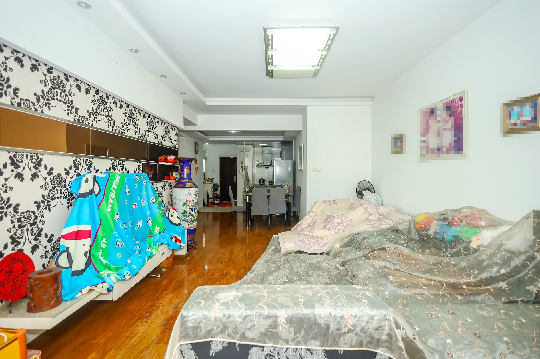 楚天中苑 3室2厅2卫 69.8万 楚天中苑 3室2厅2卫 69.8万客厅