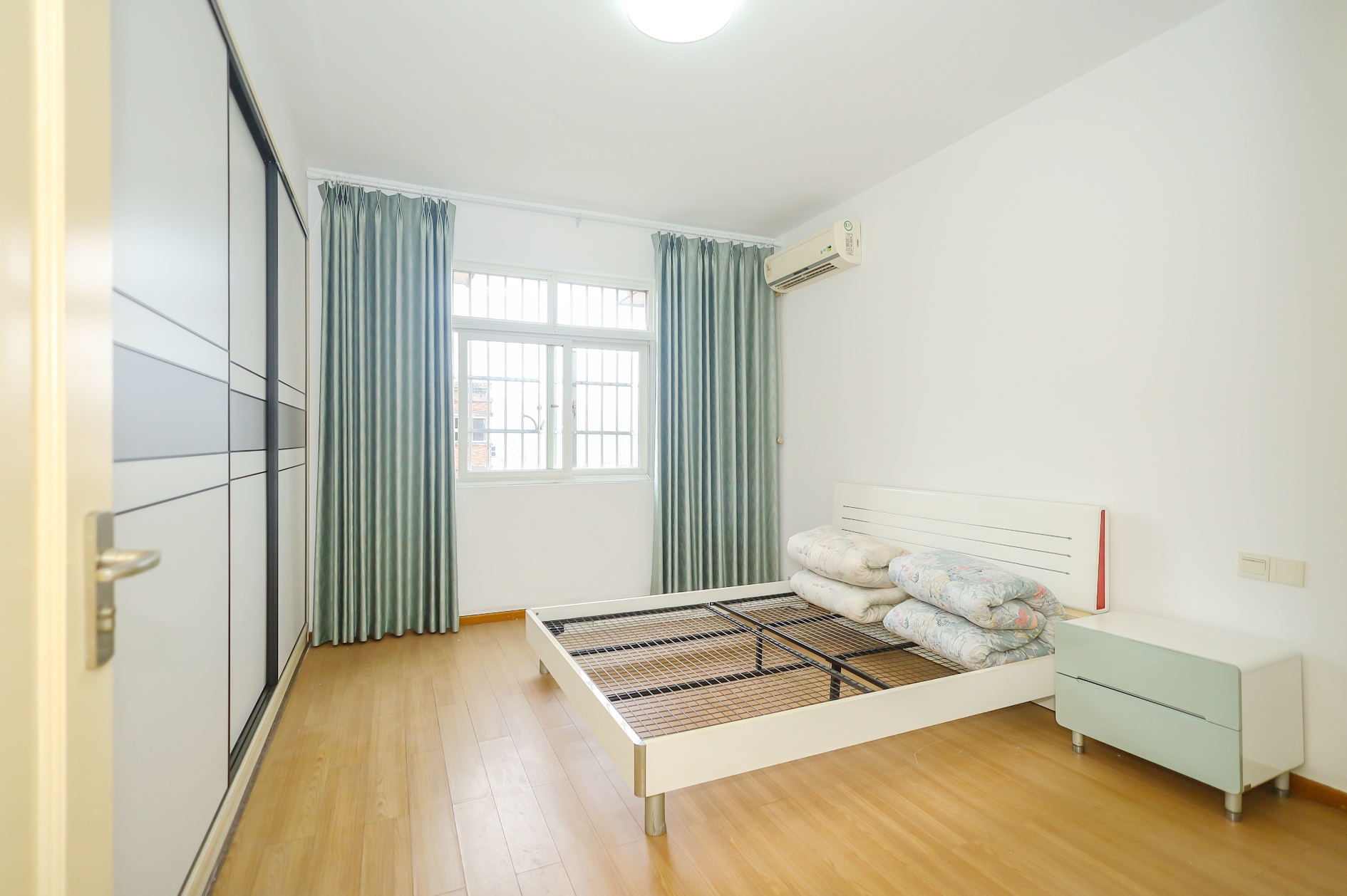 嘉盛逸林园（新合村综合楼）  3室2厅2卫    106.8万卧室