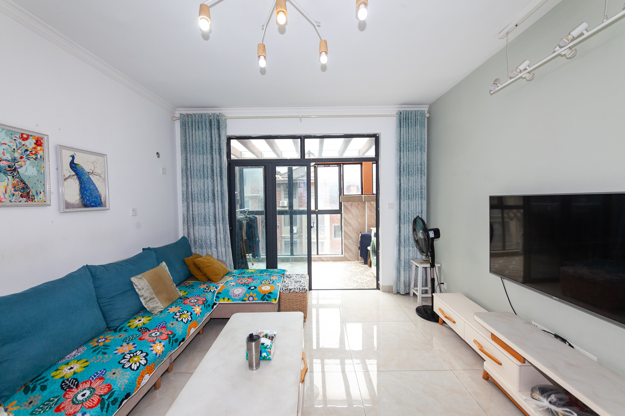 澳海澜庭 3室2厅1卫 68.8万 澳海澜庭 3室2厅1卫 68.8万客厅