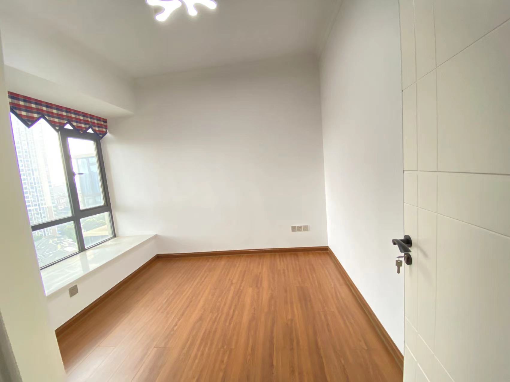 华晨御园  3室2厅2卫    85.0万 华晨御园  3室2厅2卫    85.0万室内图