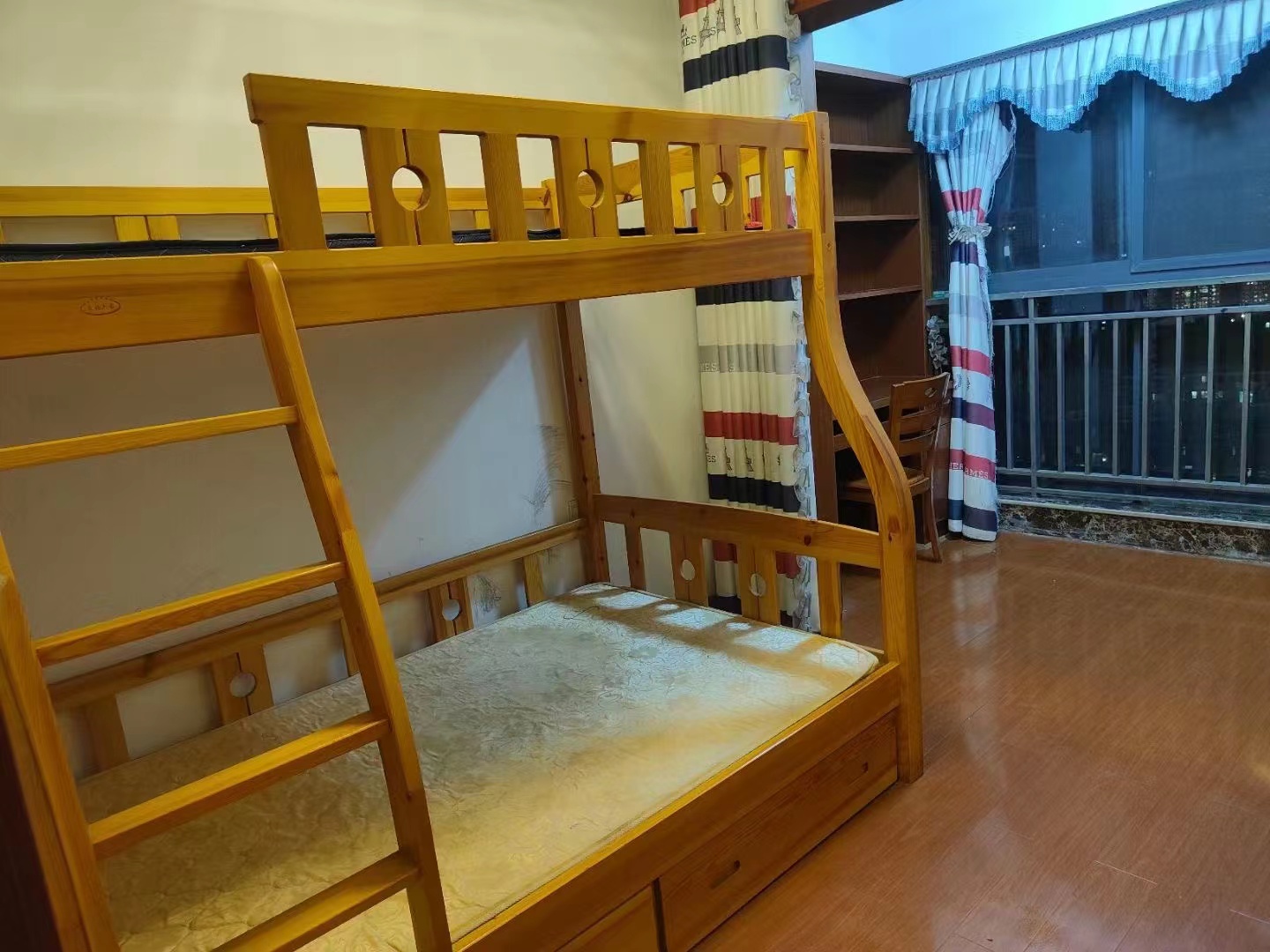 中泰峰境  2室1厅1卫   1800.00元/月室内图