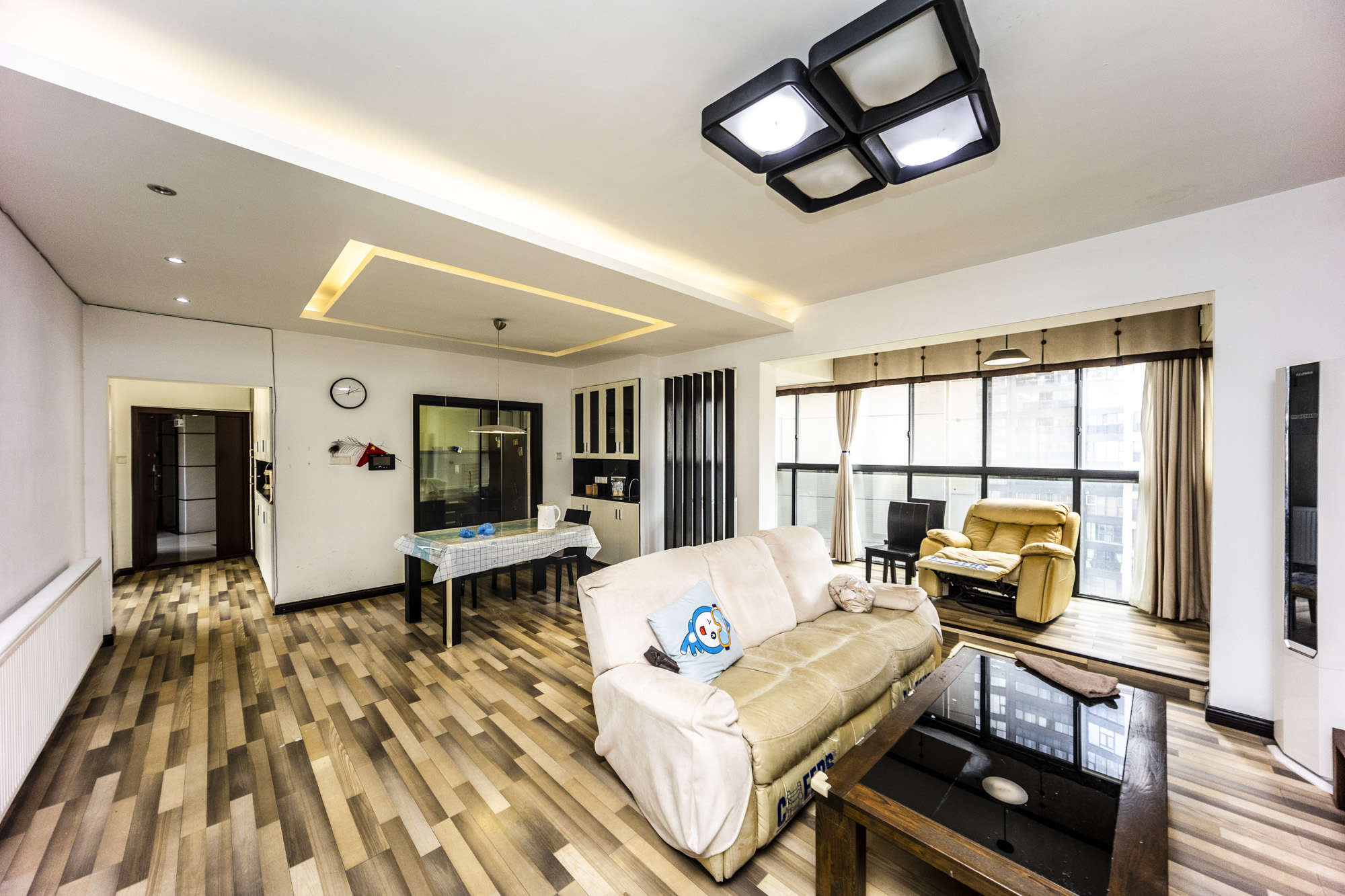 通用时代国际社区  4室2厅2卫    196.0万客厅