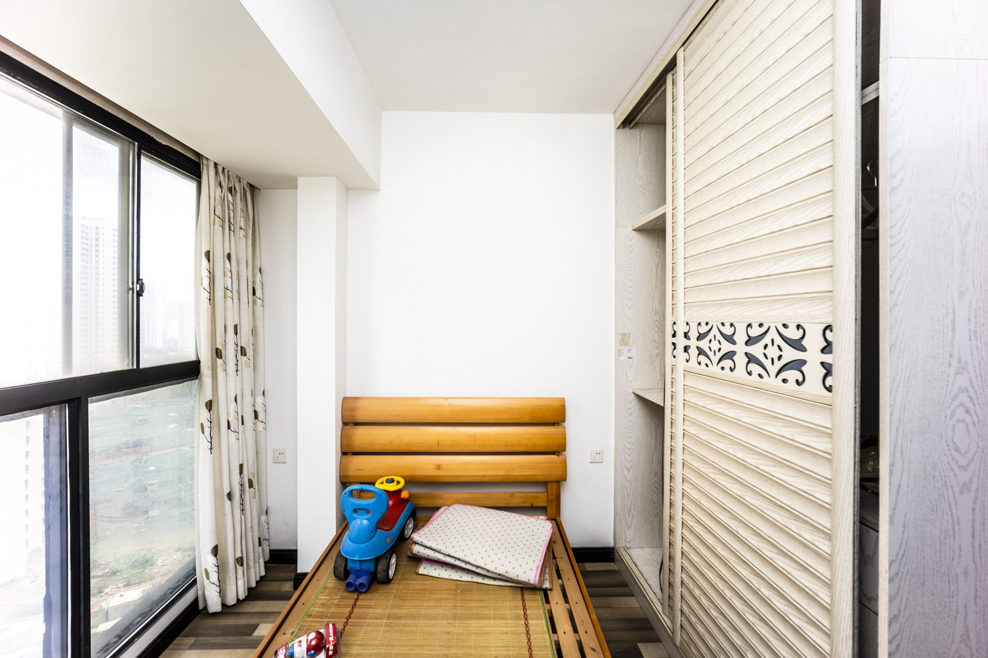 通用时代国际社区  4室2厅2卫    196.0万卧室