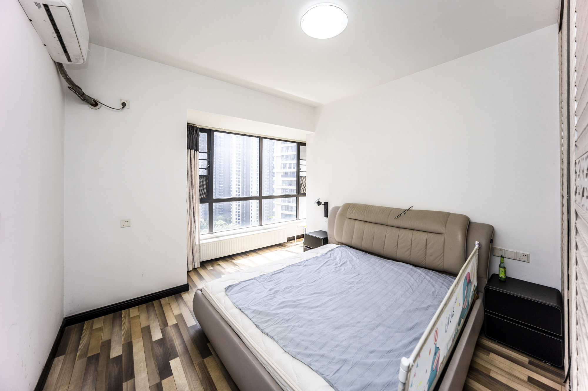 通用时代国际社区  4室2厅2卫    196.0万卧室