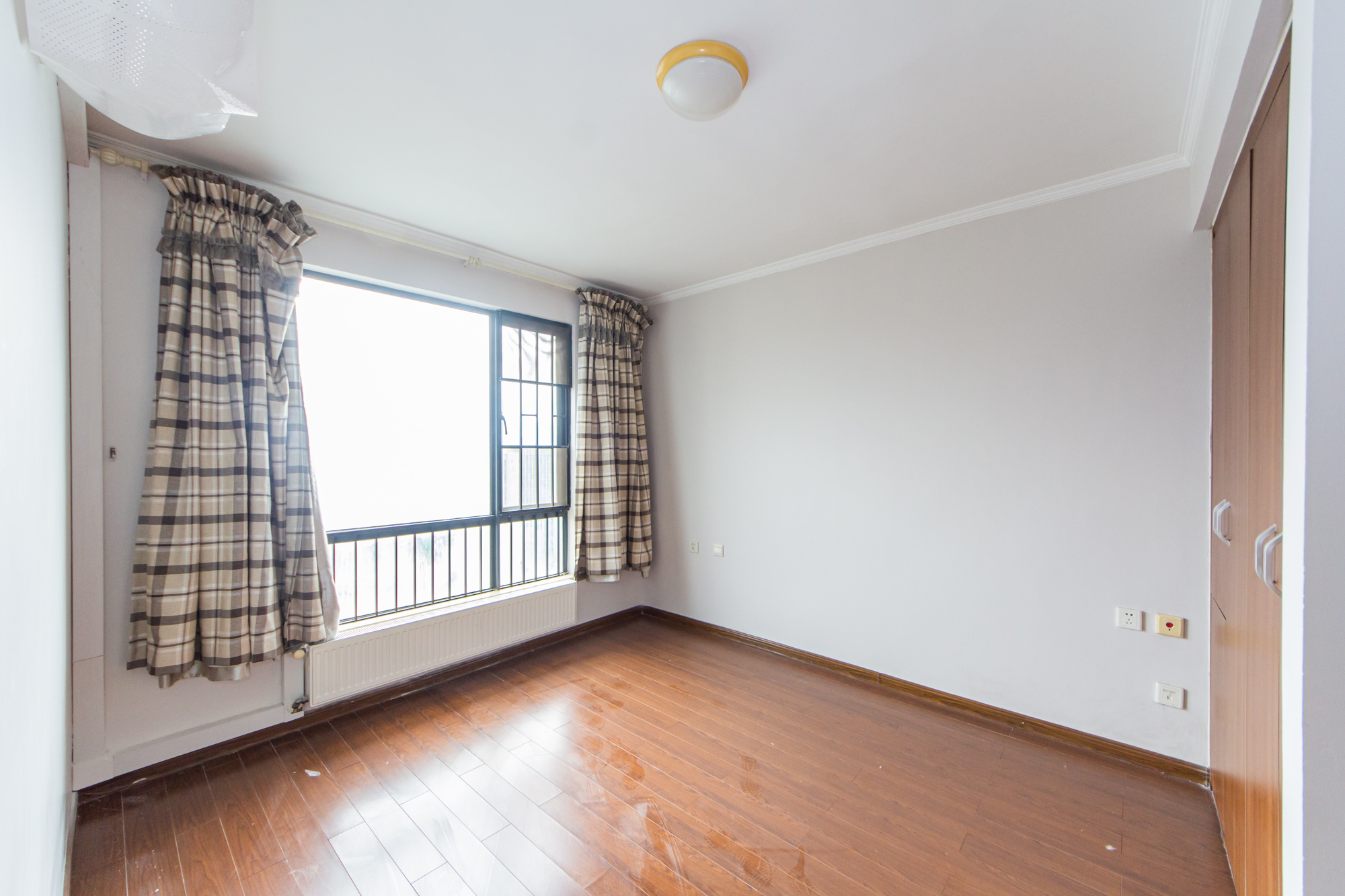 万科城  3室2厅1卫    99.9万卧室