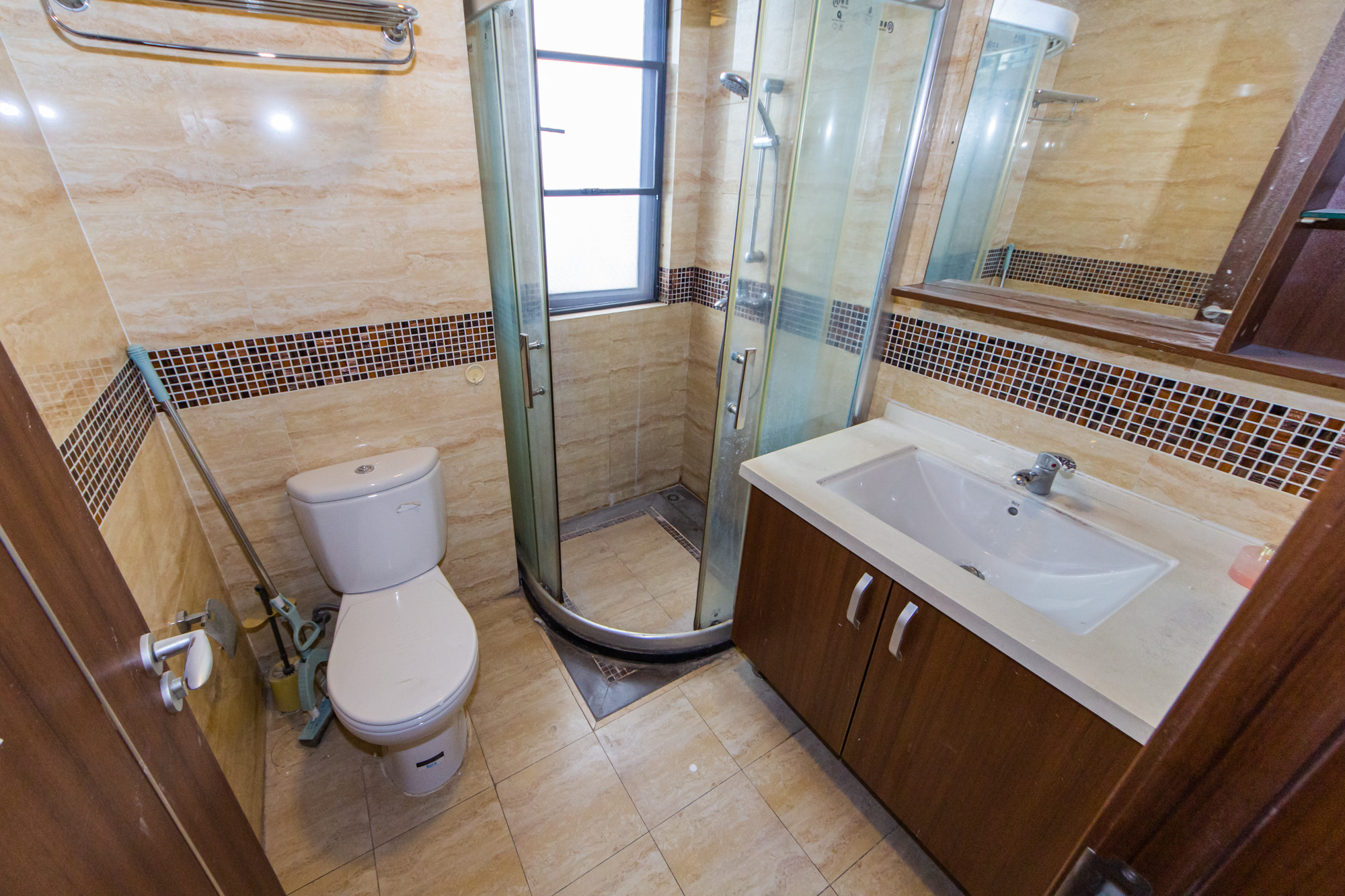 万科城  3室2厅1卫    99.9万卫生间