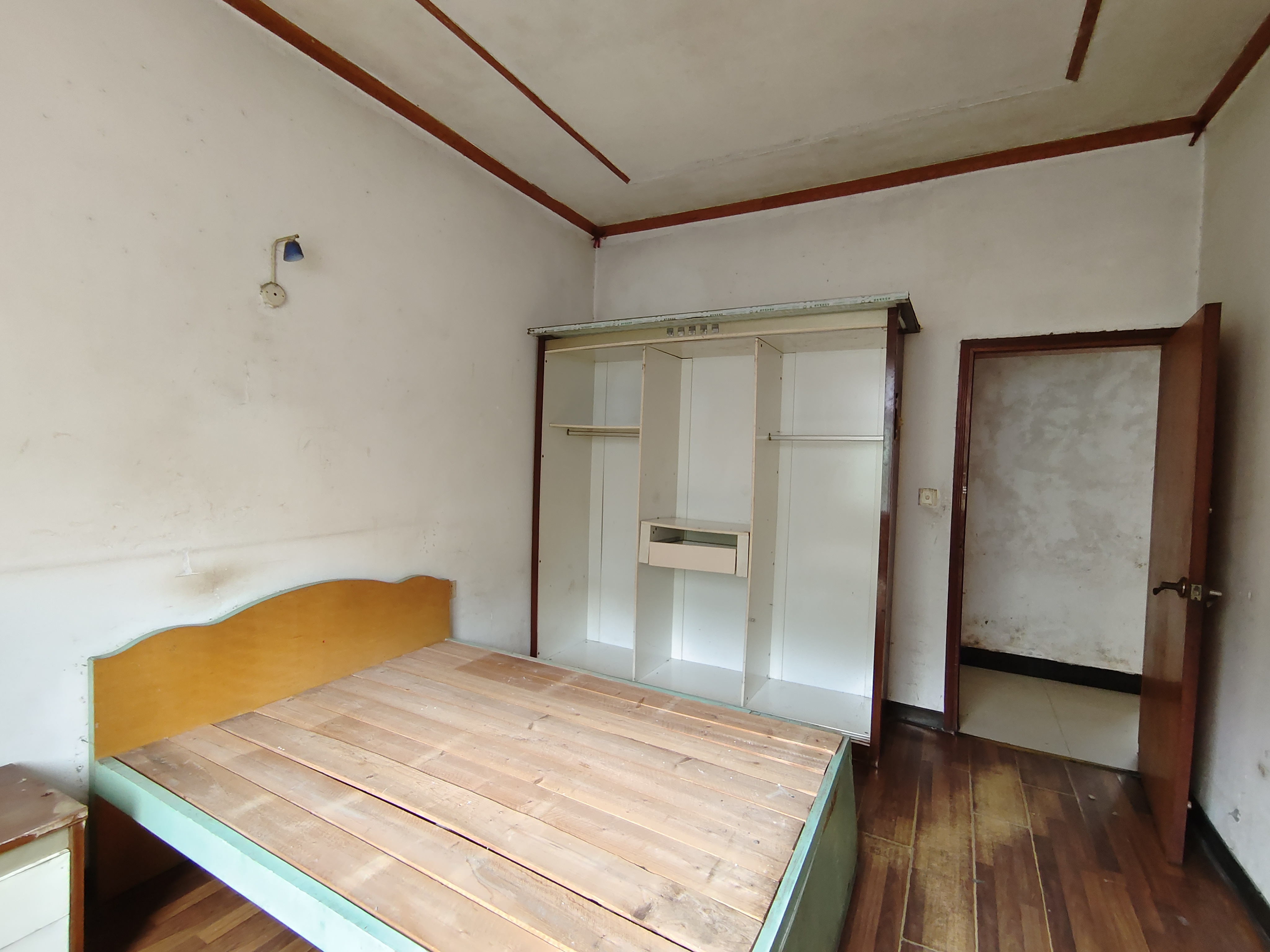 霞光村  2室1厅1卫   30.00万客厅