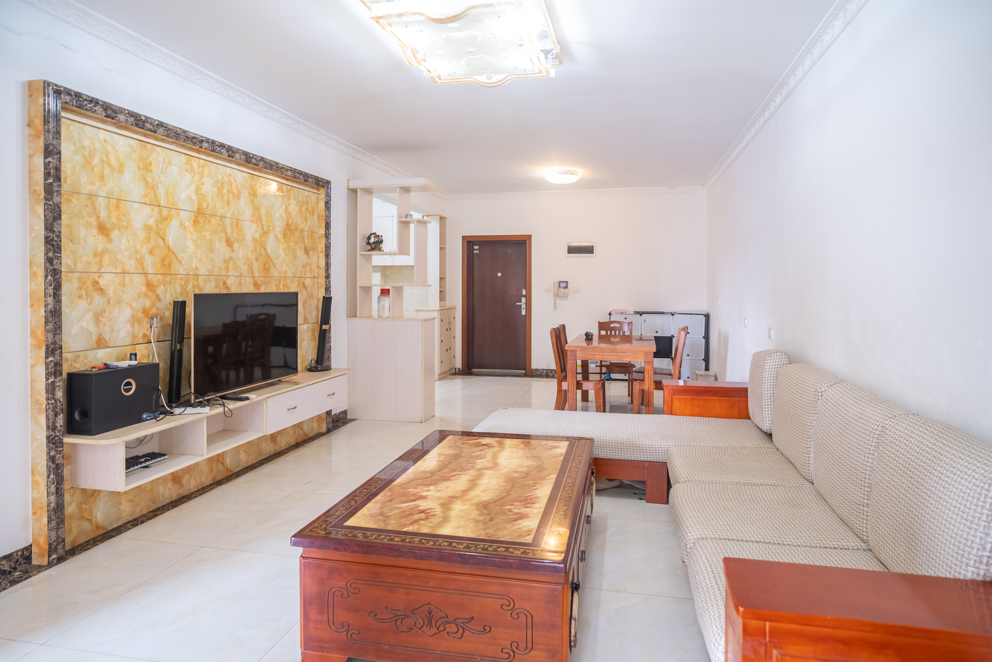 三一街区 3室2厅1卫 66.88万 三一街区 3室2厅1卫 66.88万客厅