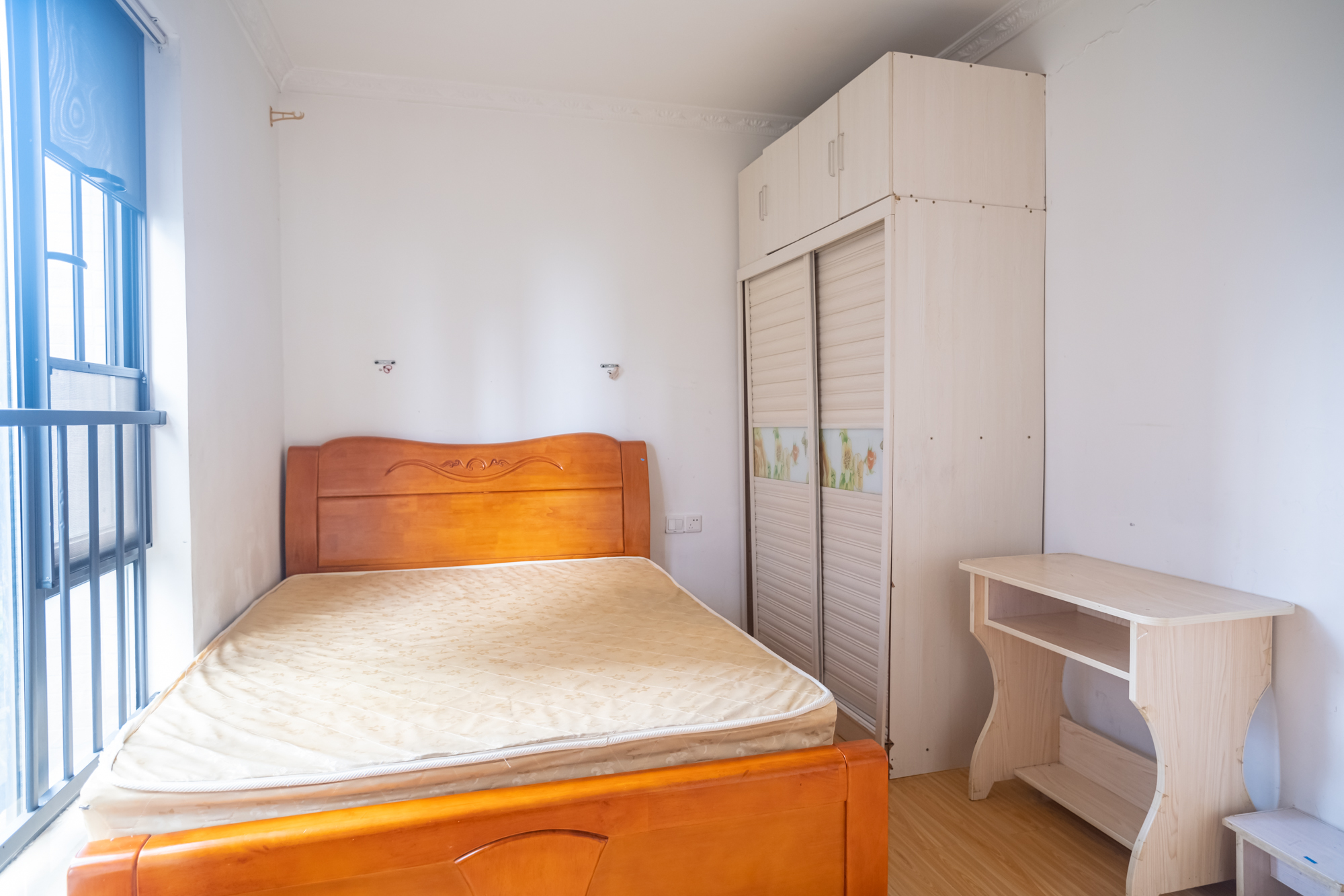 三一街区 3室2厅1卫 66.88万 三一街区 3室2厅1卫 66.88万卧室