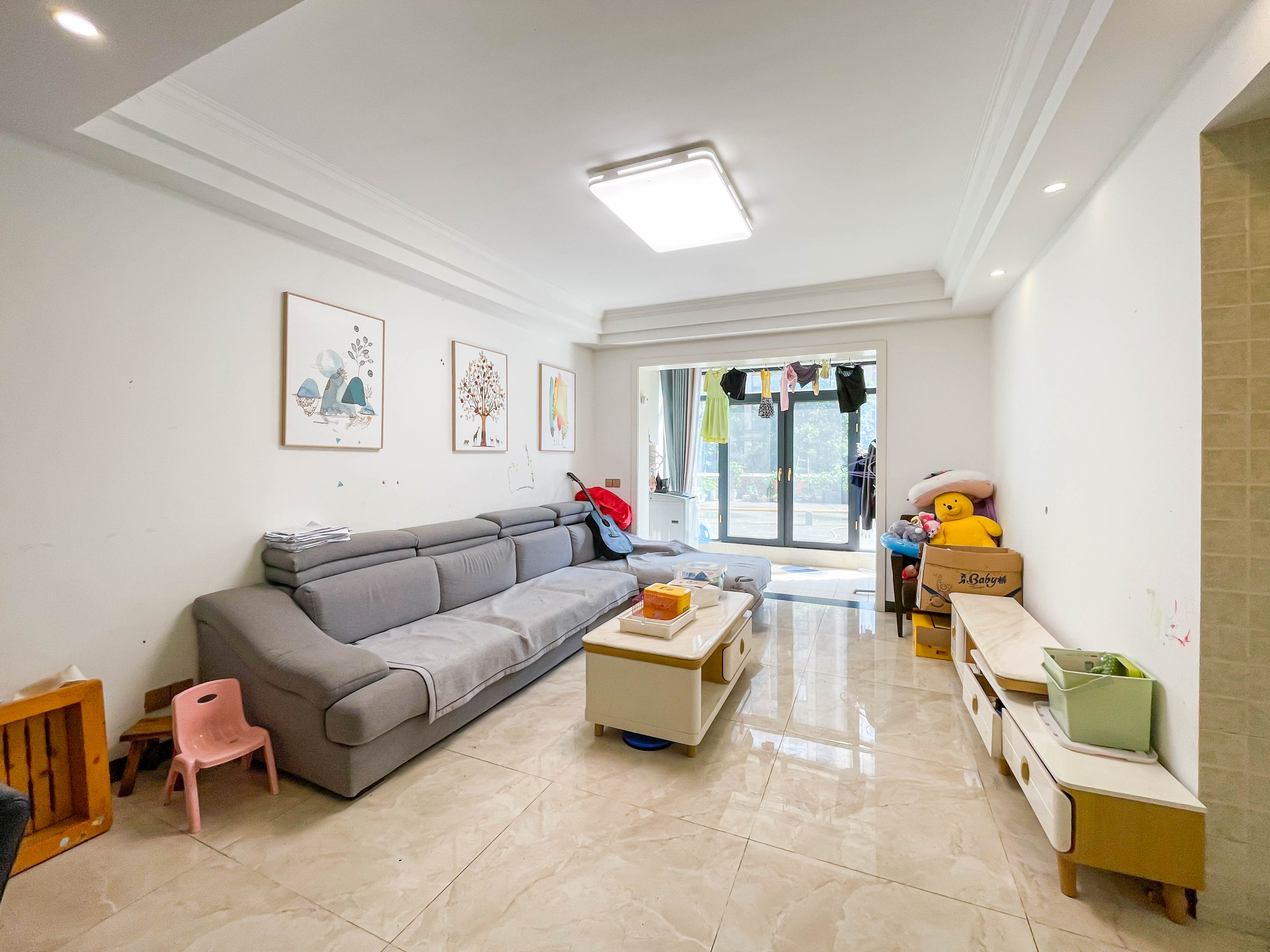 三景华御  2室2厅1卫    55.0万 三景华御  2室2厅1卫    55.0万客厅