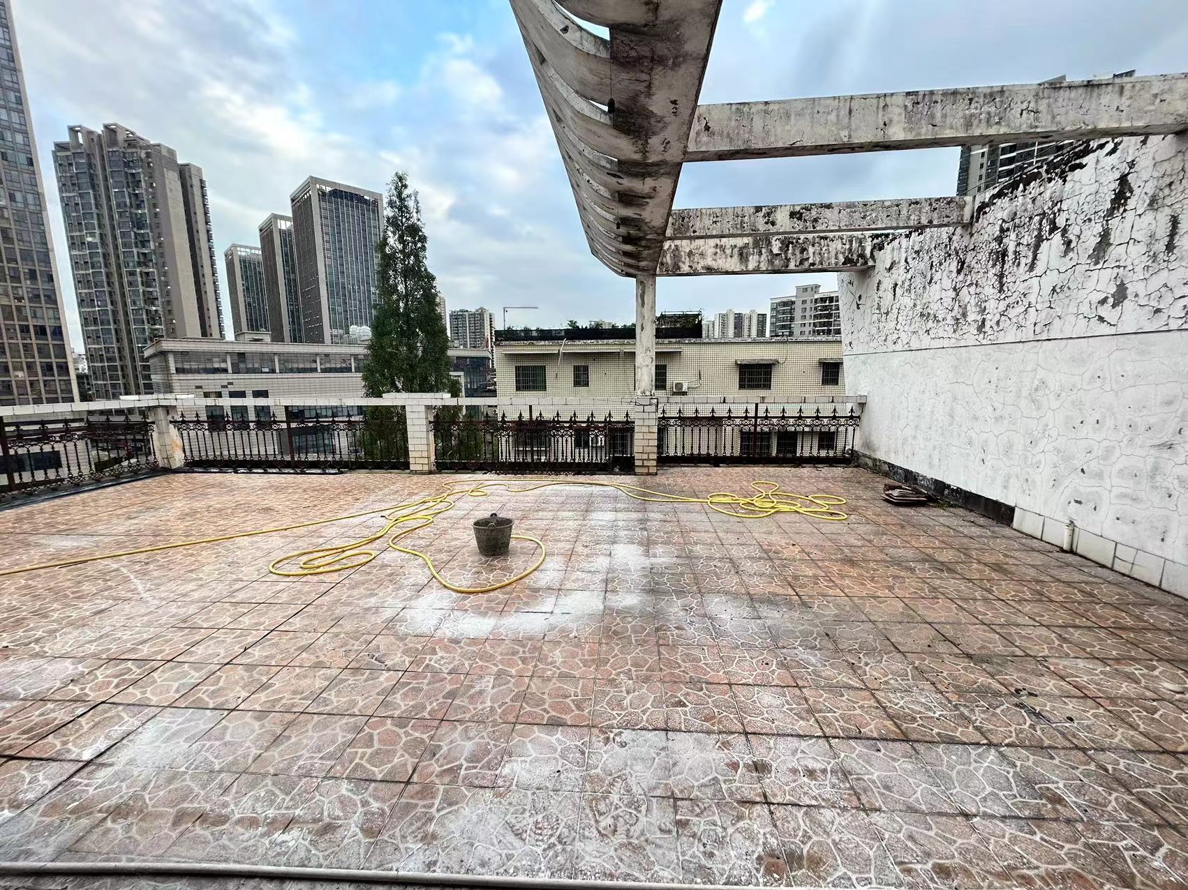 红旗花园  4室3厅2卫    75.9万 红旗花园  4室3厅2卫    75.9万室内图