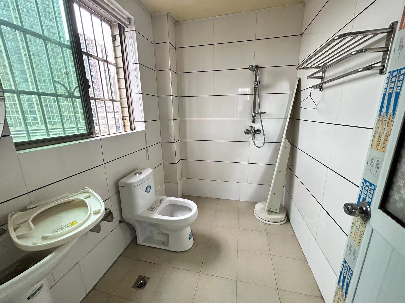 红旗花园  4室3厅2卫    75.9万 红旗花园  4室3厅2卫    75.9万室内图