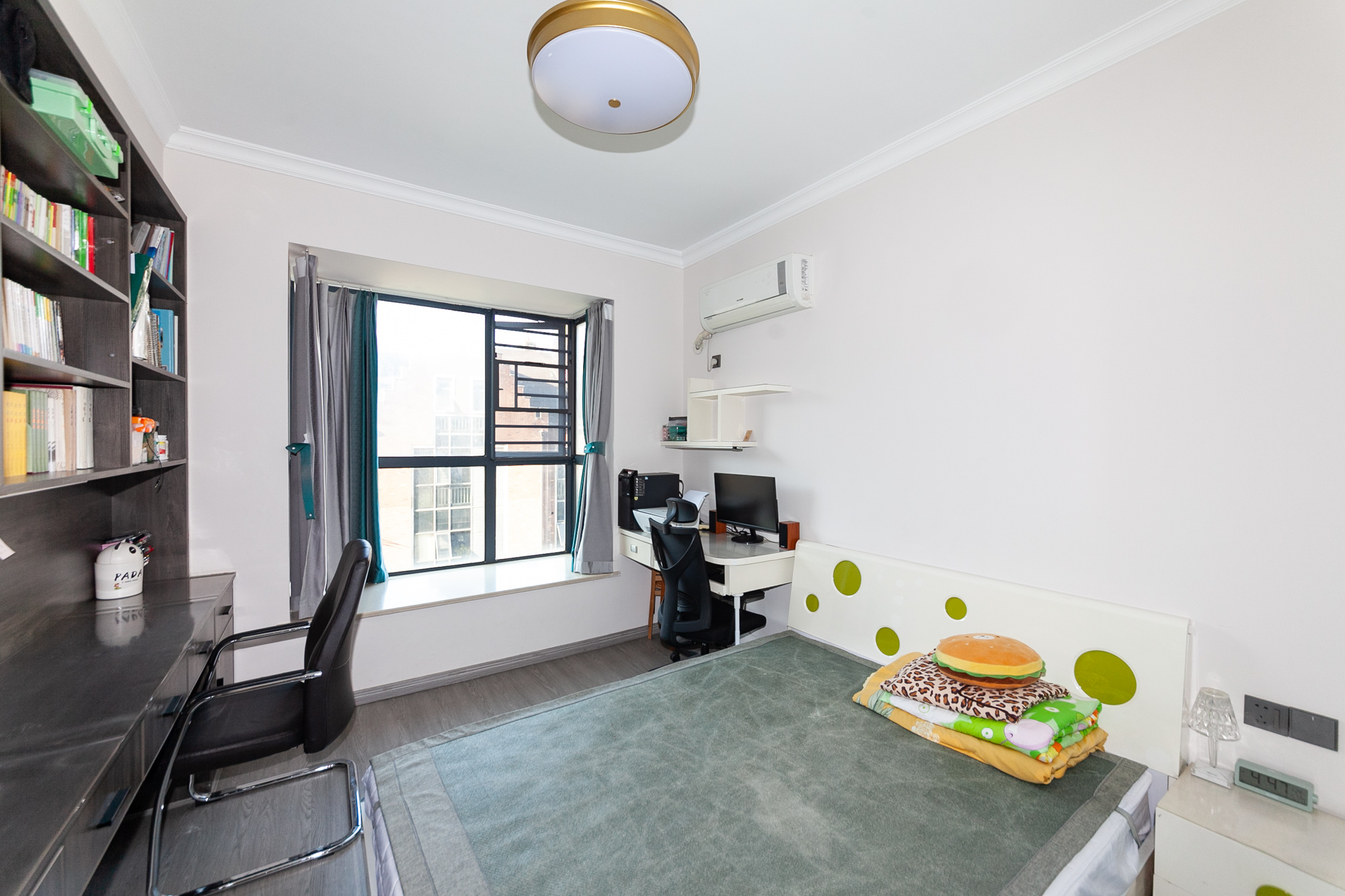 珠江东方明珠（新地东方明珠）一二期  3室2厅2卫    95.8万卧室