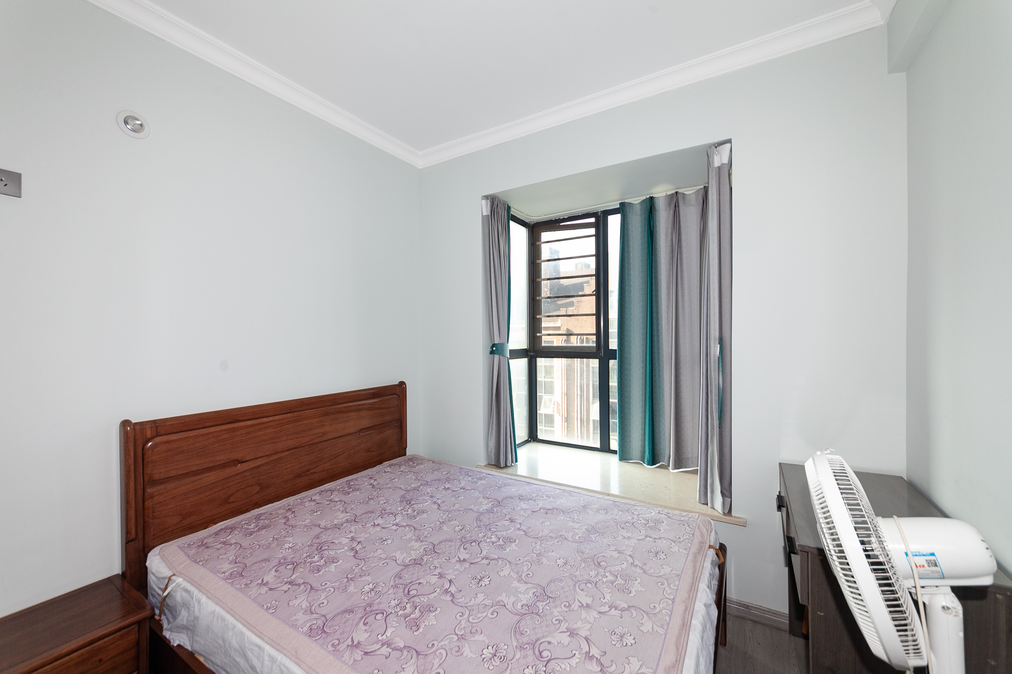 珠江东方明珠(新地东方明珠)一二期  3室2厅2卫    95.8万 珠江东方明珠(新地东方明珠)一二期  3室2厅2卫    95.8万卧室