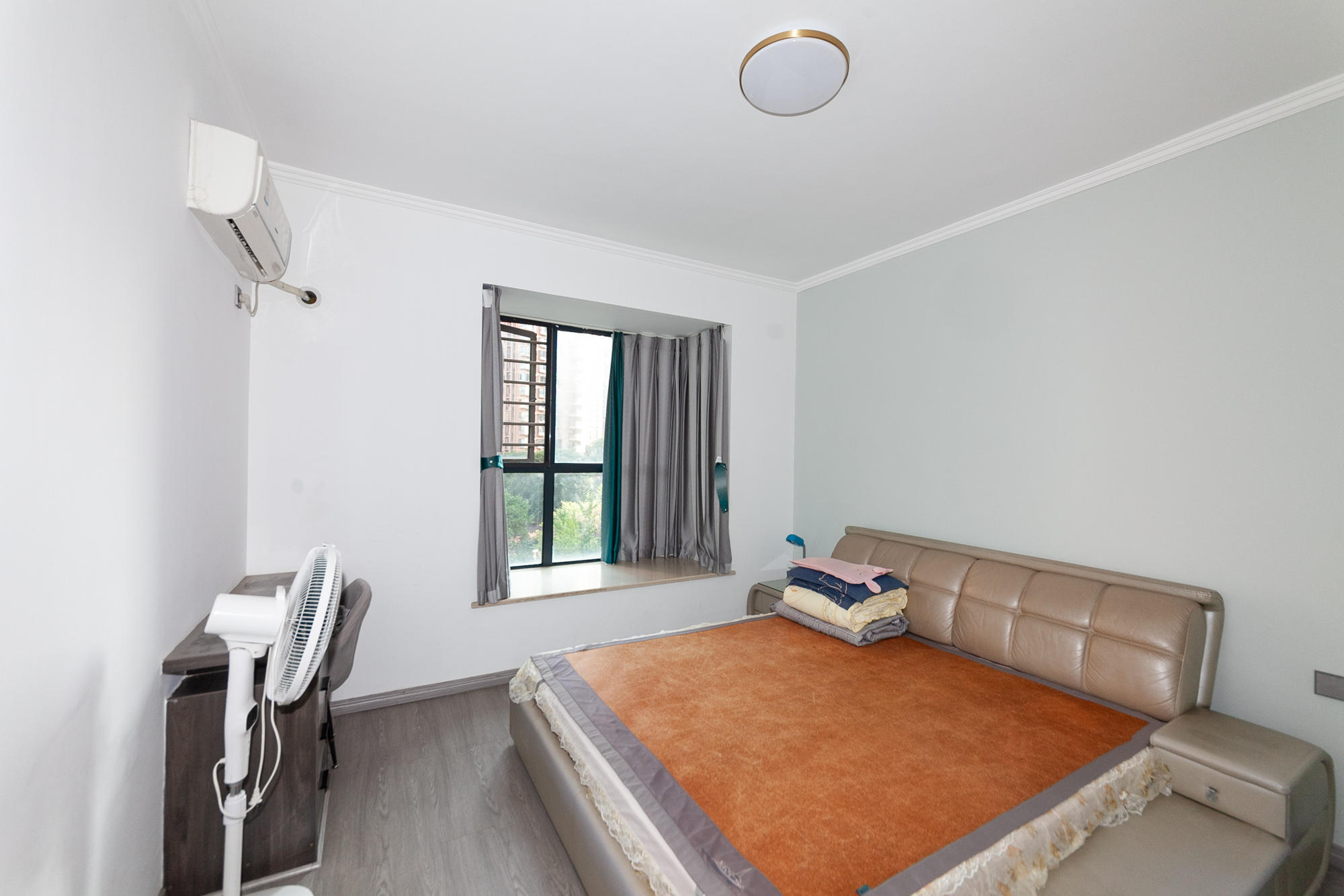 珠江东方明珠(新地东方明珠)一二期  3室2厅2卫    95.8万 珠江东方明珠(新地东方明珠)一二期  3室2厅2卫    95.8万卧室