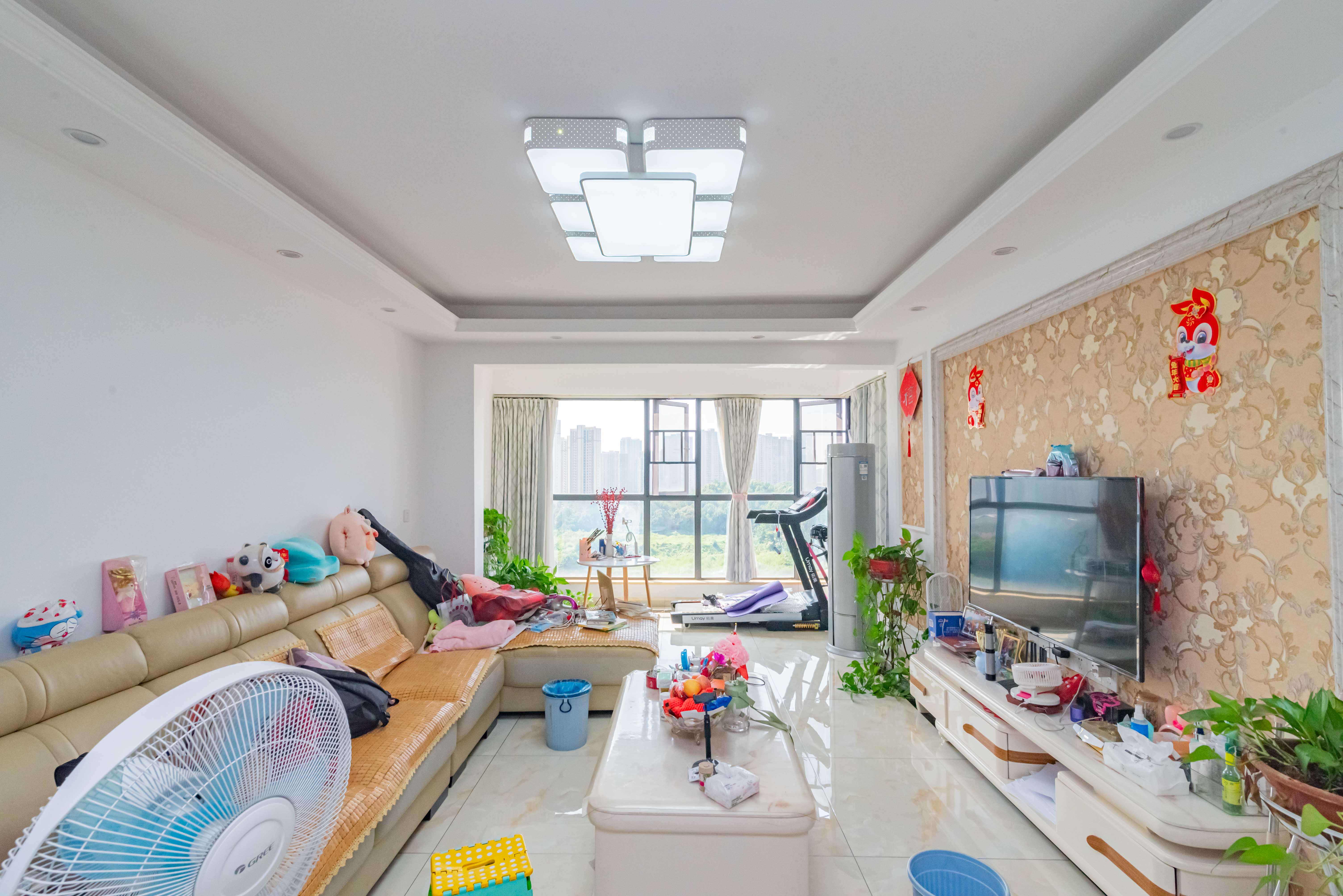 悦湖山 4室2厅1卫 115.0万 悦湖山 4室2厅1卫 115.0万客厅