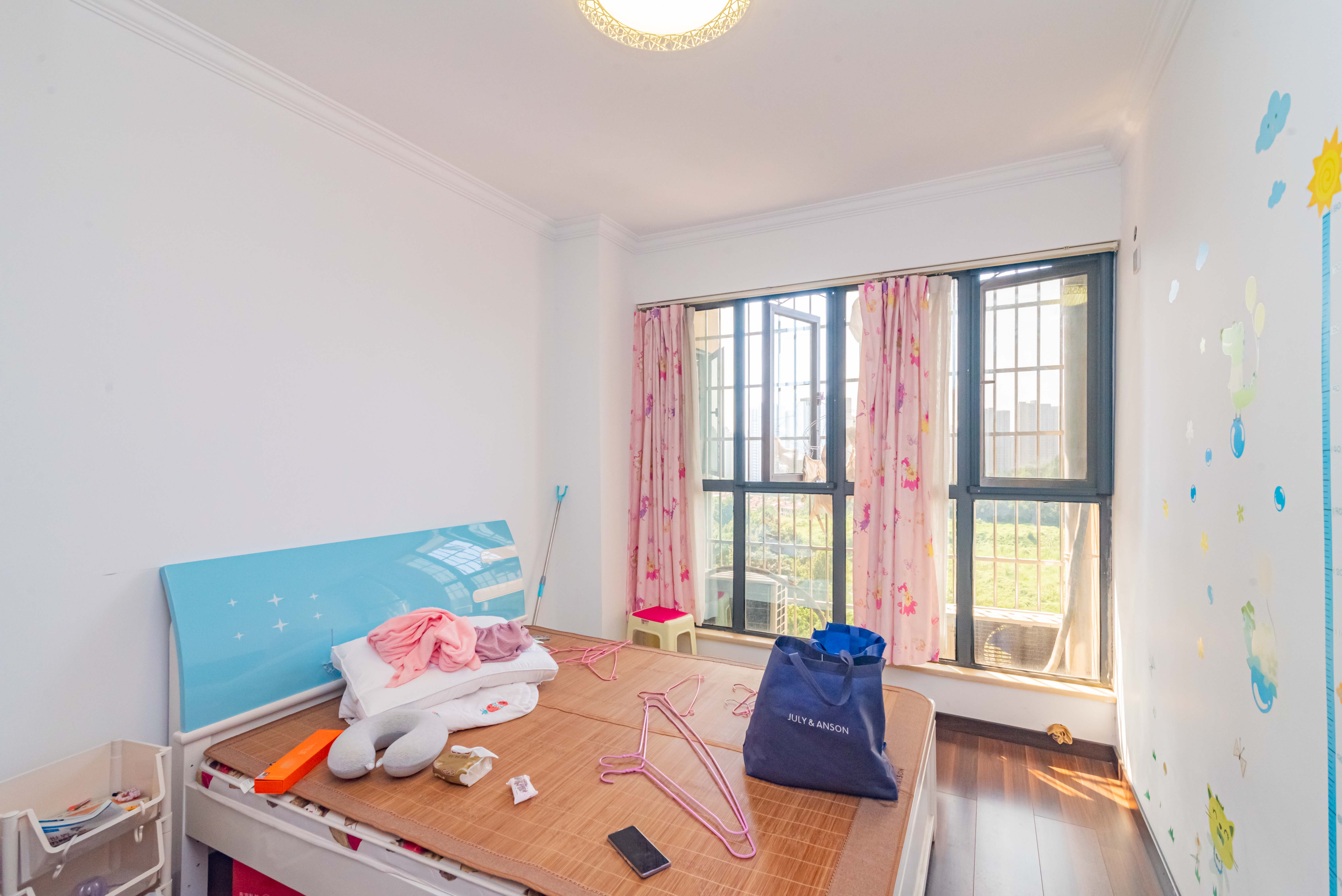 悦湖山 4室2厅1卫 115.0万 悦湖山 4室2厅1卫 115.0万卧室