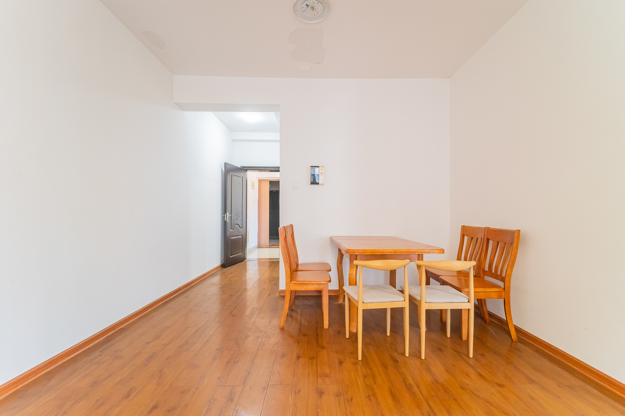 恒基凯旋门一二期  3室2厅1卫   75.00万 恒基凯旋门一二期  3室2厅1卫   75.00万客厅