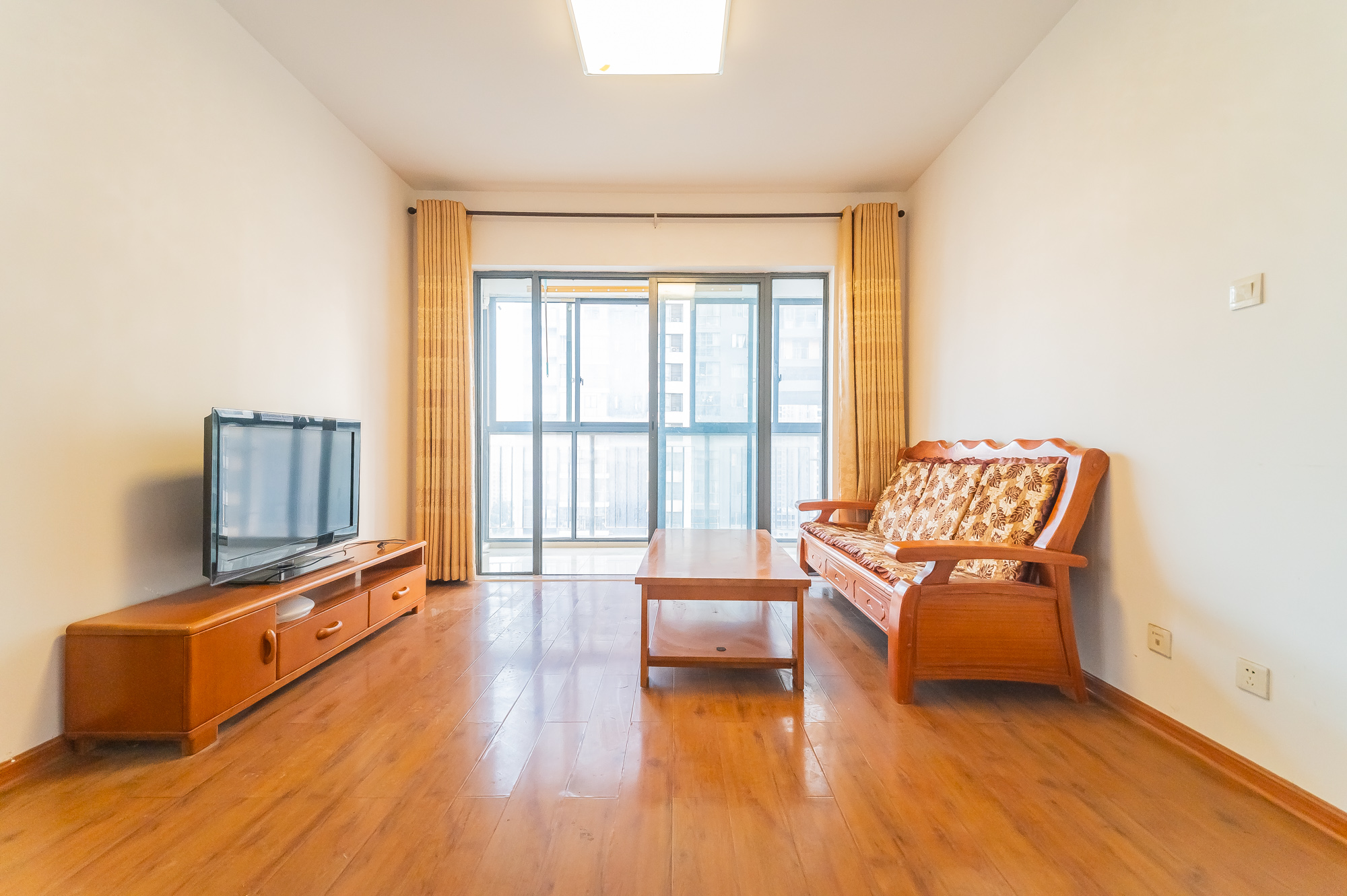 恒基凯旋门一二期  3室2厅1卫   75.00万 恒基凯旋门一二期  3室2厅1卫   75.00万客厅