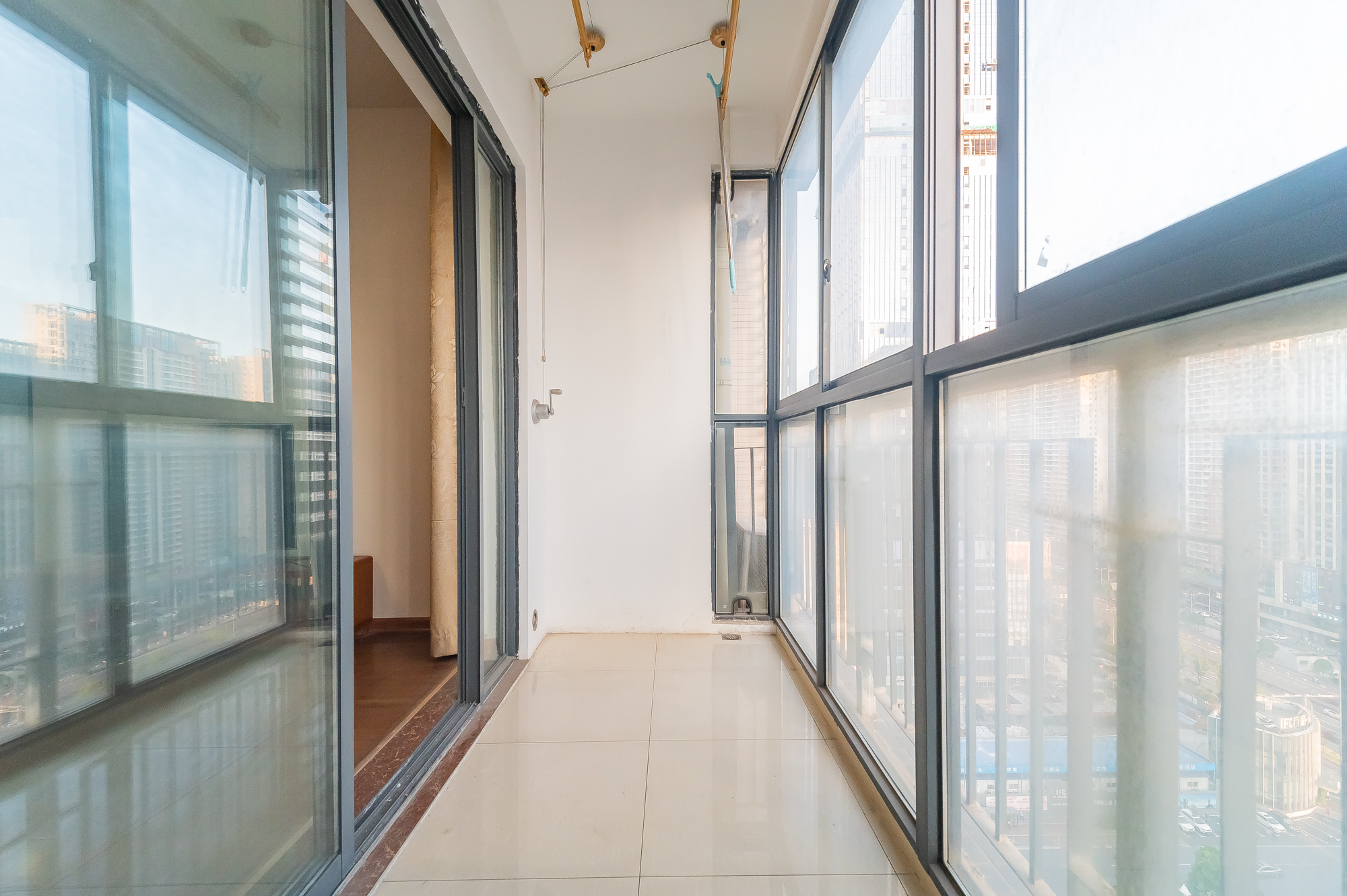 恒基凯旋门一二期  3室2厅1卫   75.00万 恒基凯旋门一二期  3室2厅1卫   75.00万阳台