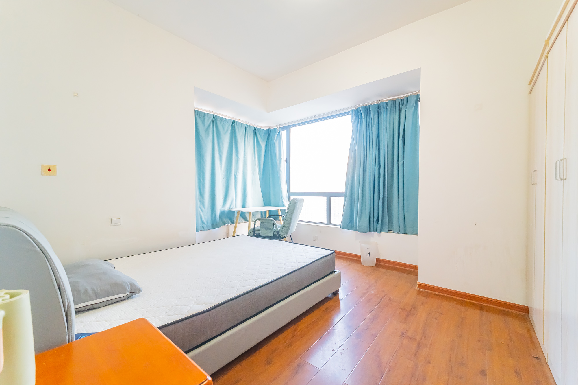 恒基凯旋门一二期  3室2厅1卫   75.00万 恒基凯旋门一二期  3室2厅1卫   75.00万卧室