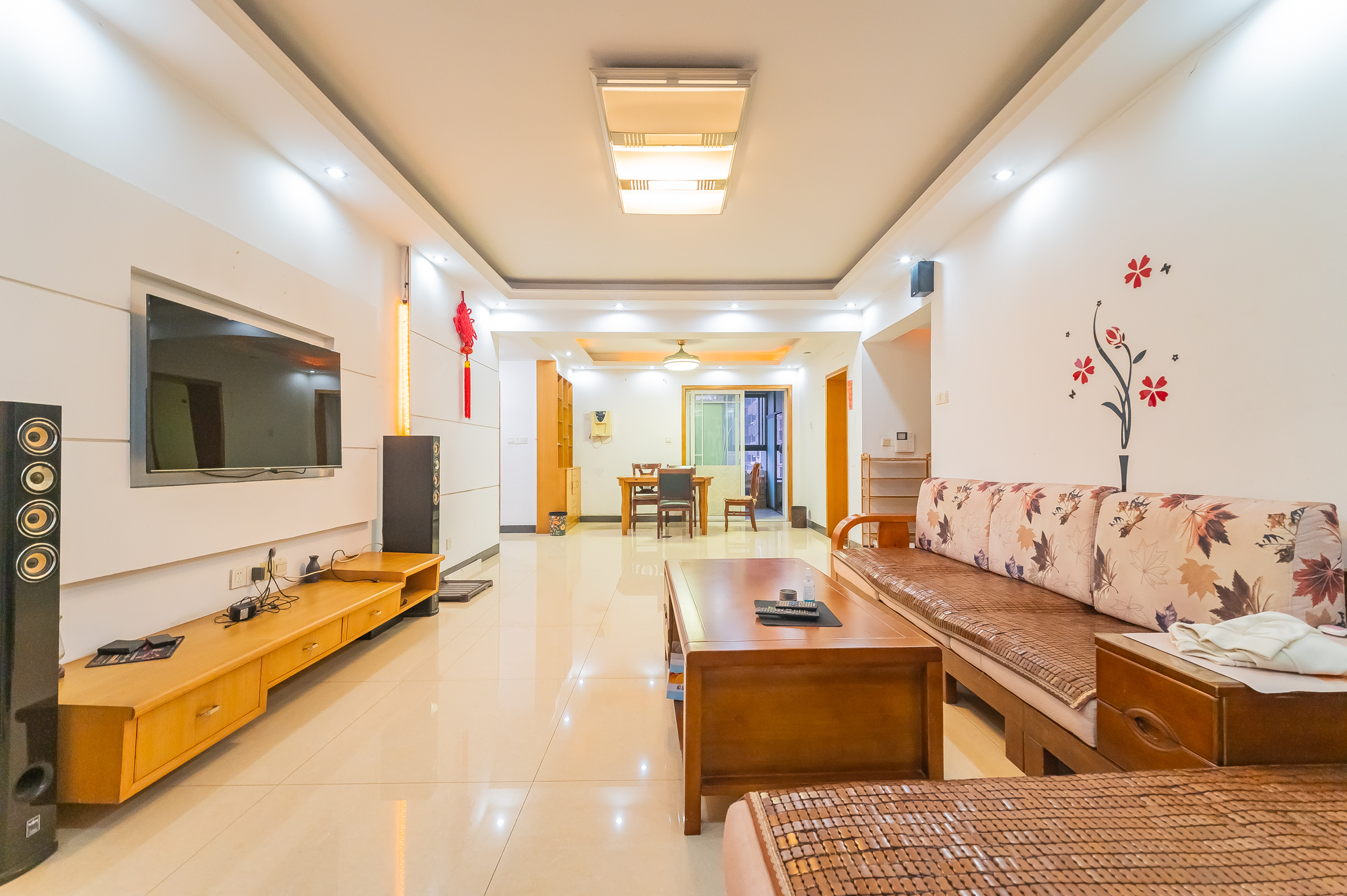 尚城 3室2厅2卫 95.0万 尚城 3室2厅2卫 95.0万客厅