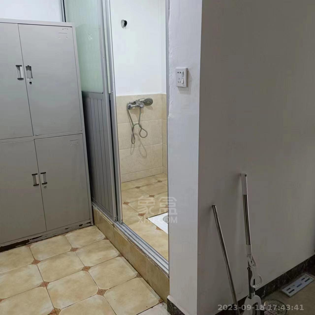 银泰财富广场  1室1厅1卫   2600.00元/月室内图1