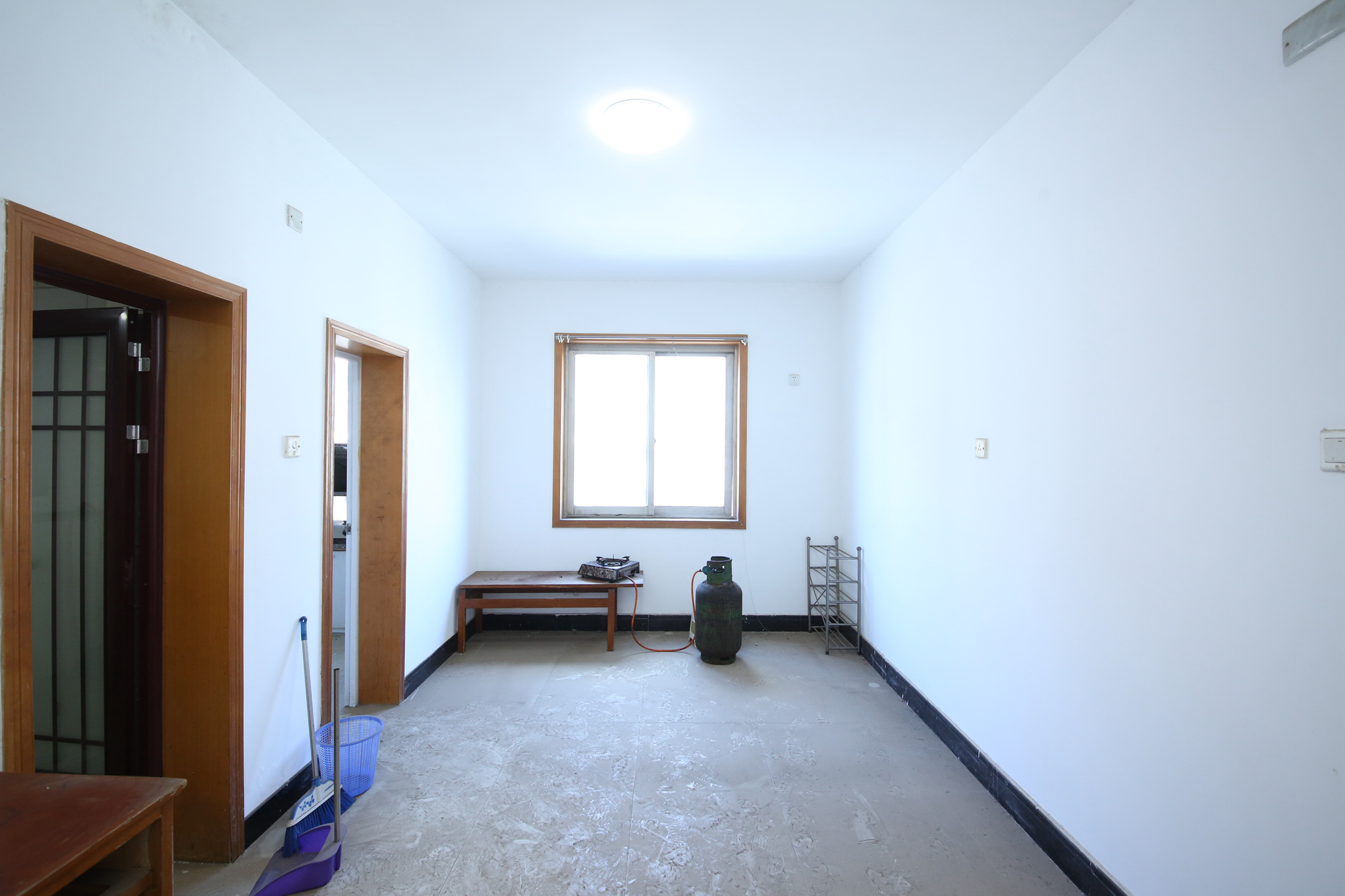 安泰新村  3室2厅2卫    52.0万客厅