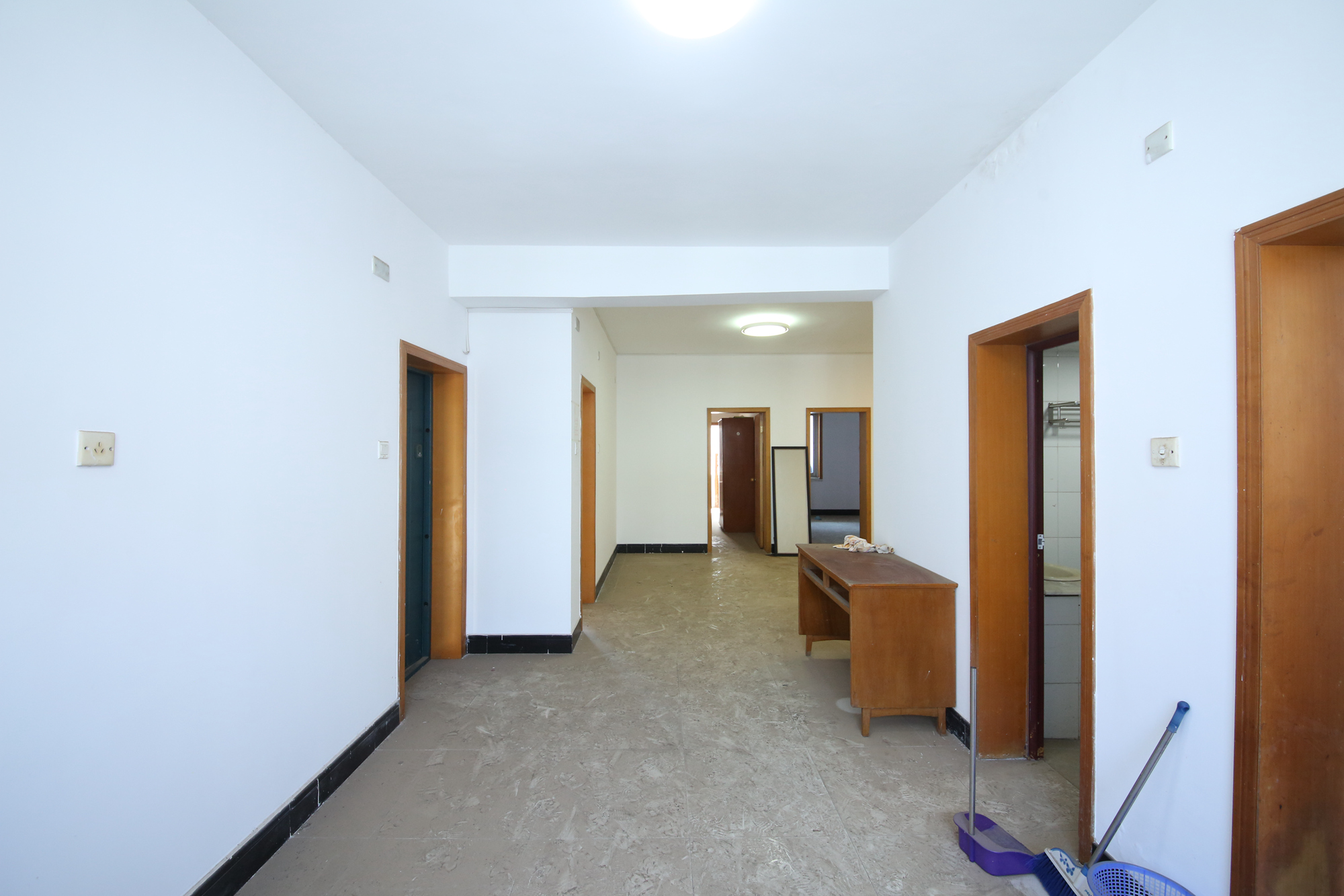 安泰新村  3室2厅2卫    52.0万客厅