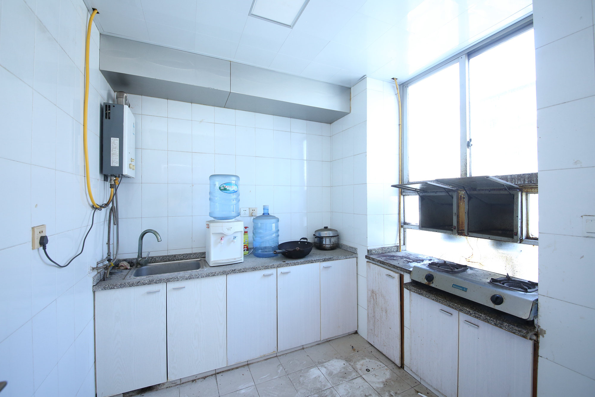 安泰新村  3室2厅2卫    52.0万厨房