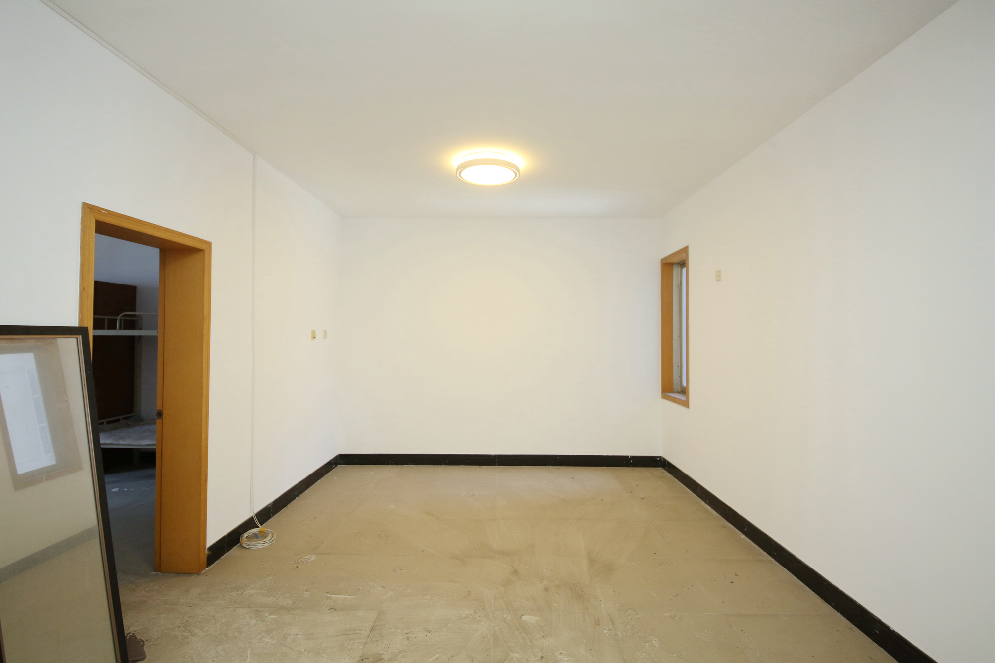 安泰新村  3室2厅2卫    52.0万客厅