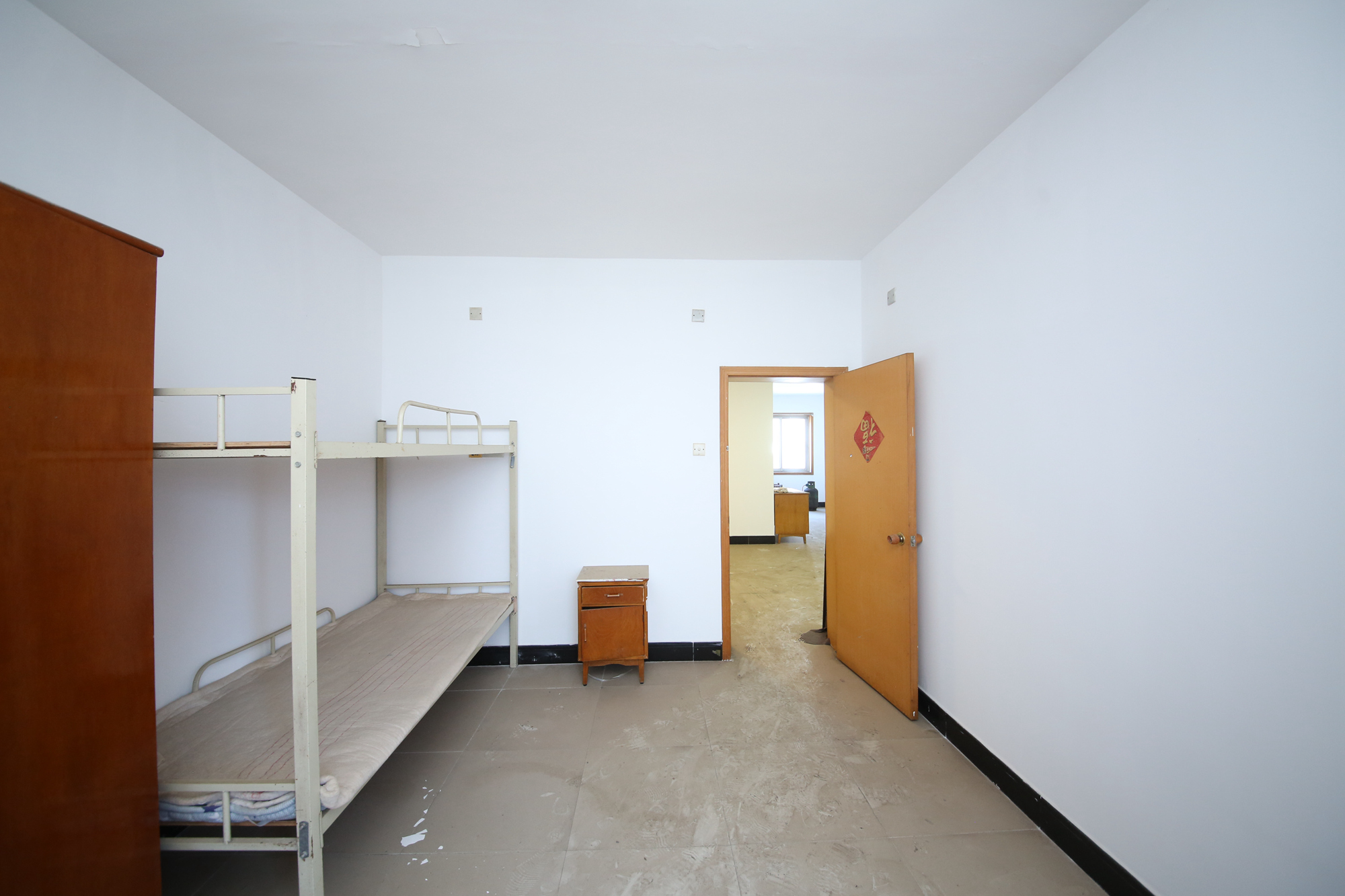 安泰新村  3室2厅2卫    52.0万卧室