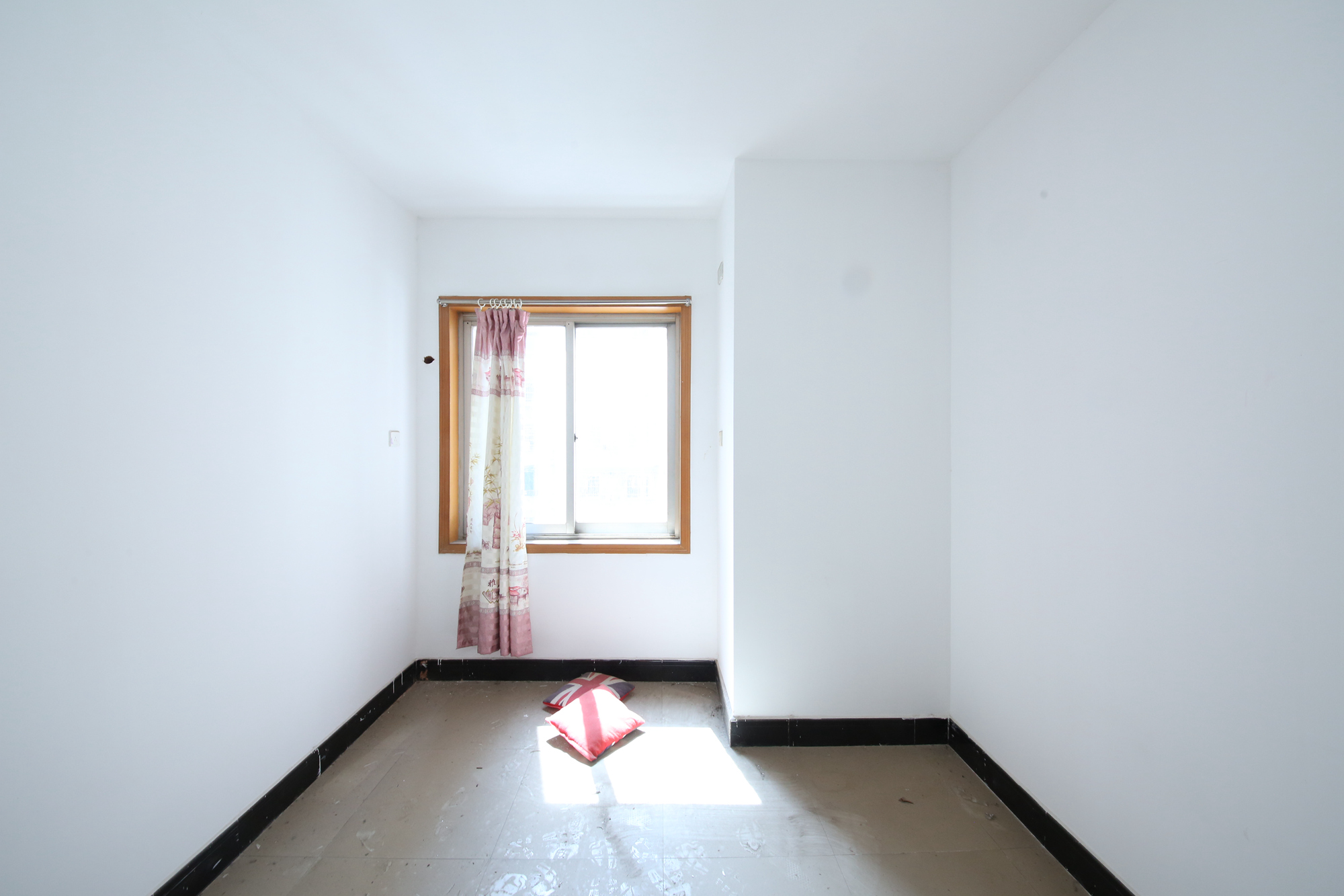 安泰新村  3室2厅2卫    52.0万卧室