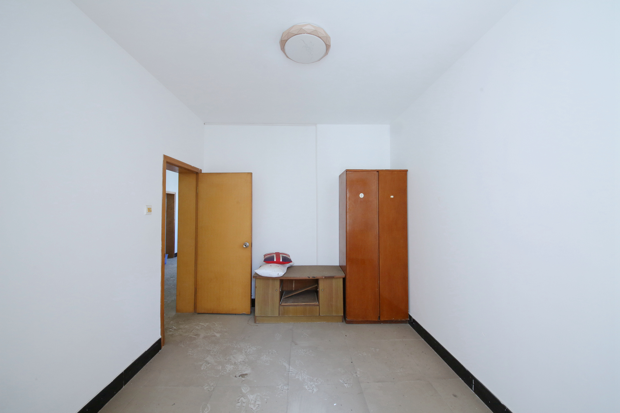 安泰新村  3室2厅2卫    52.0万卧室