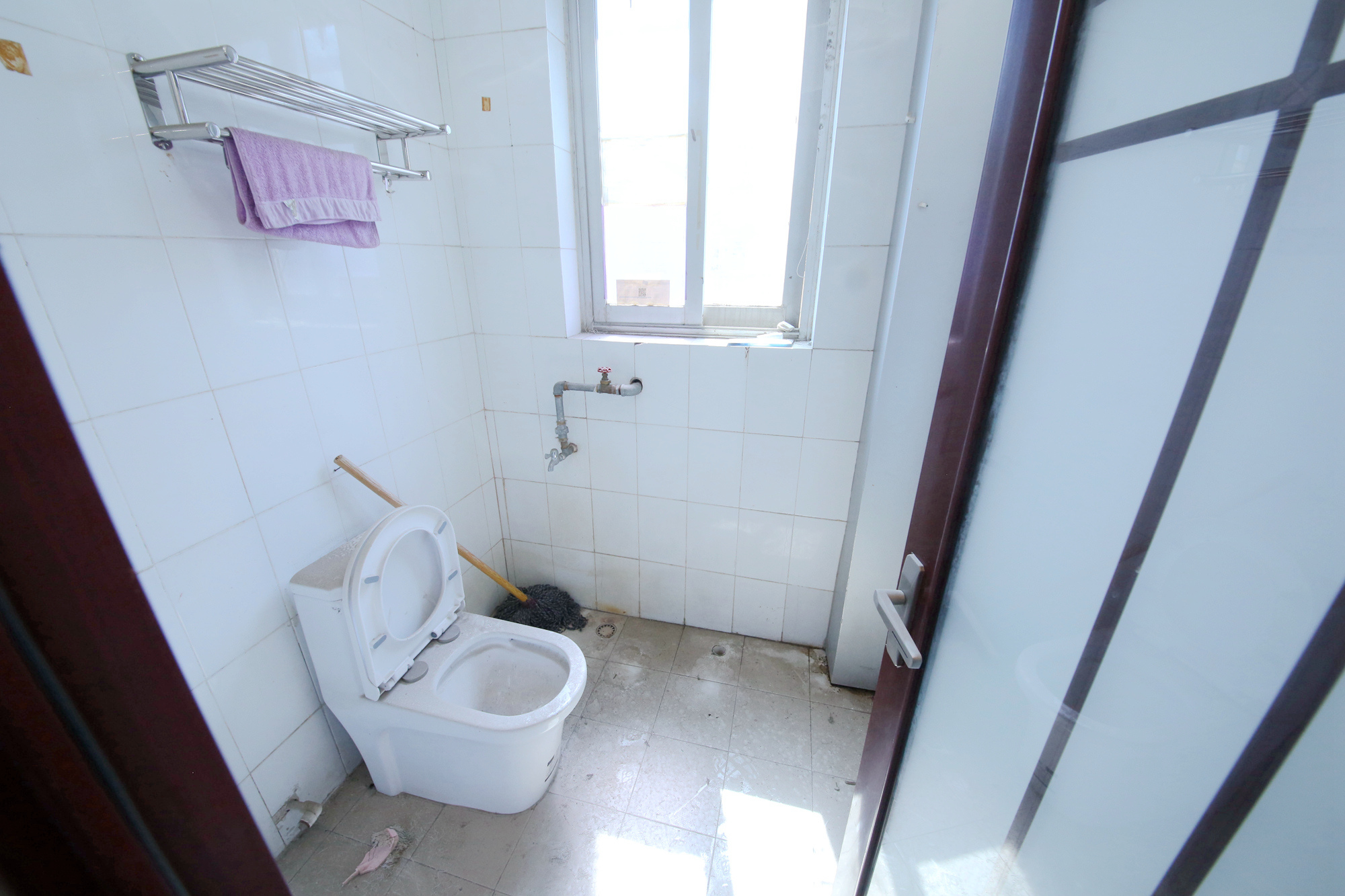 安泰新村  3室2厅2卫    52.0万卫生间