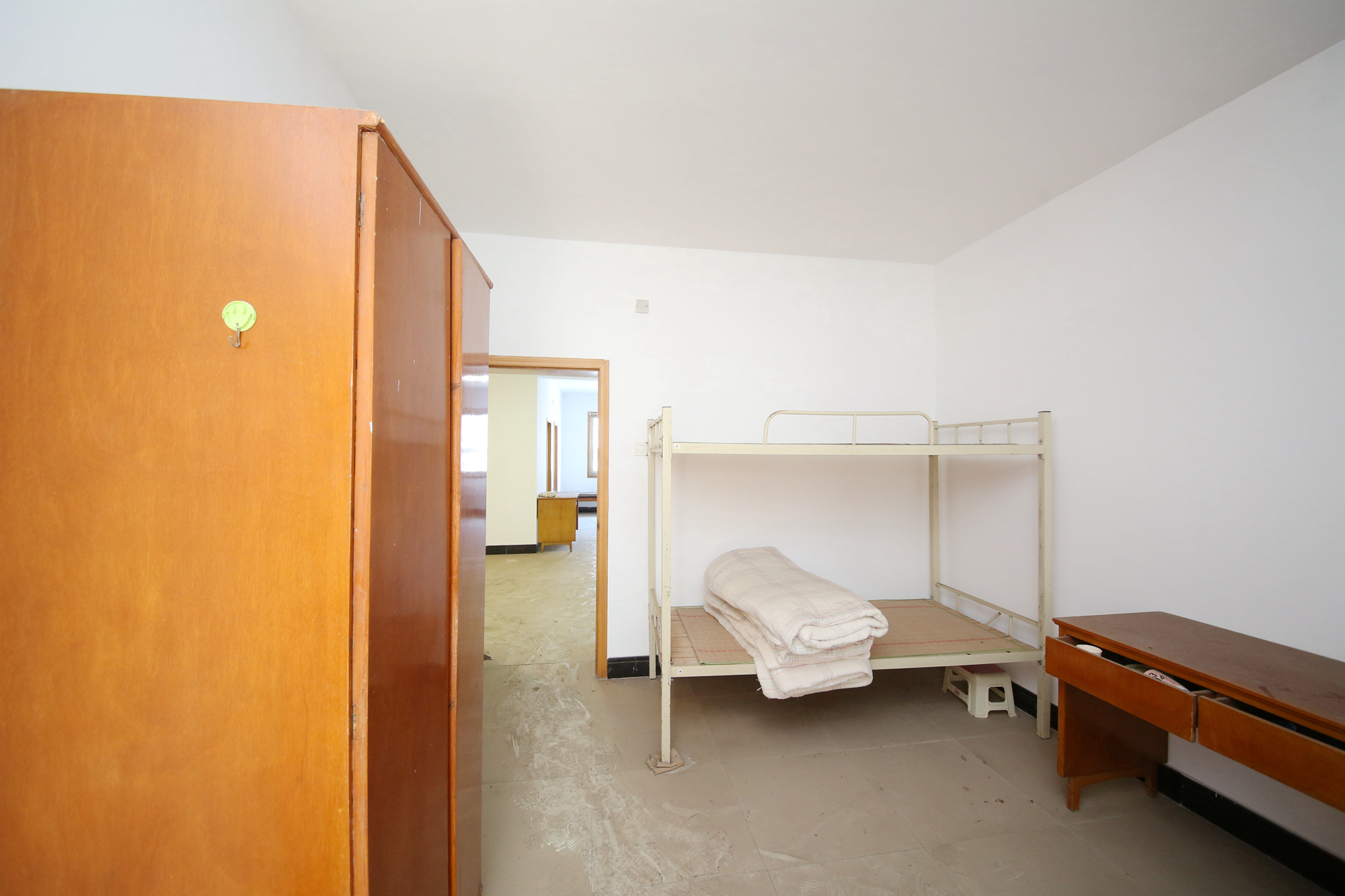 安泰新村  3室2厅2卫    52.0万卧室