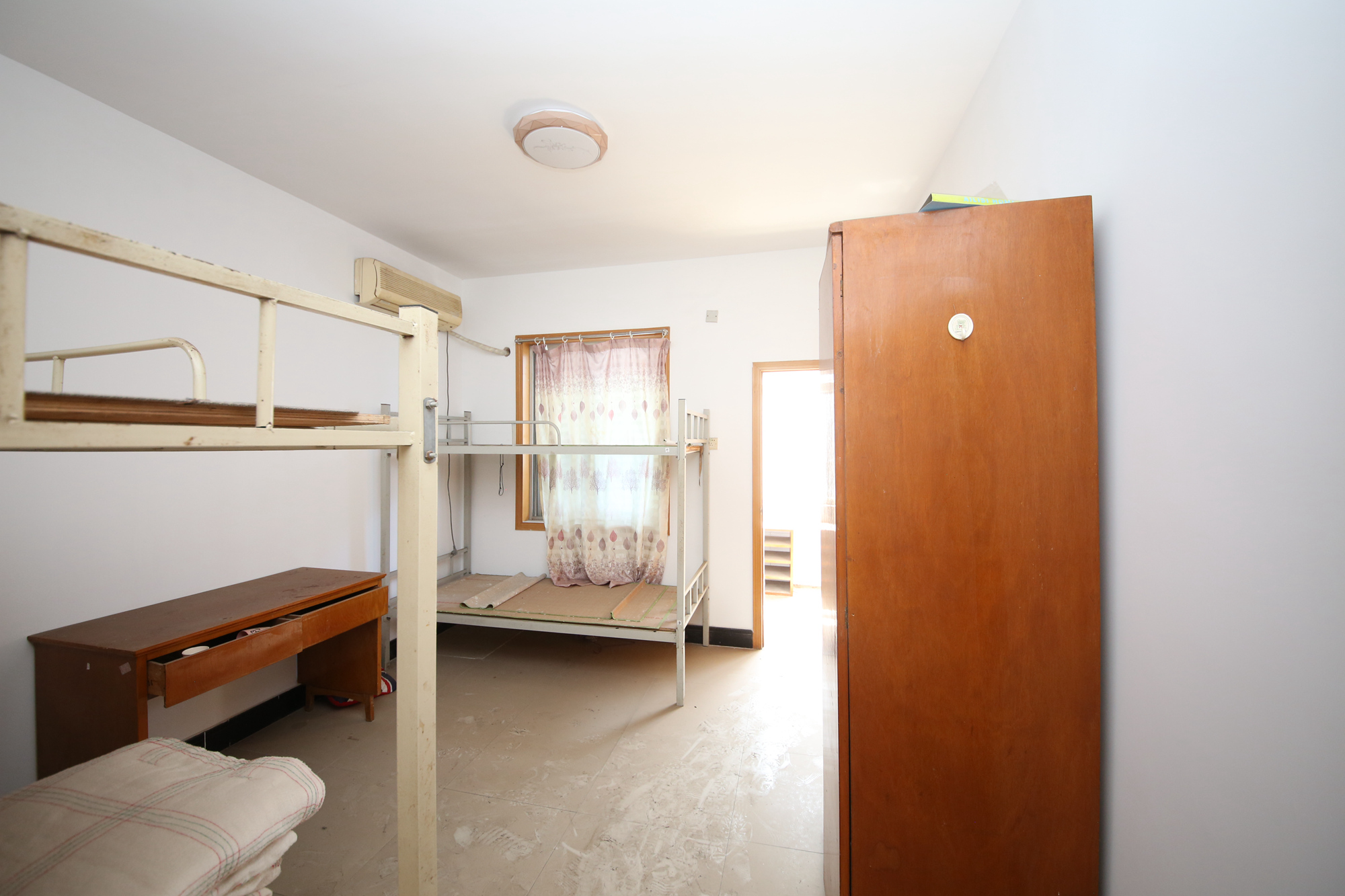 安泰新村  3室2厅2卫    52.0万卧室