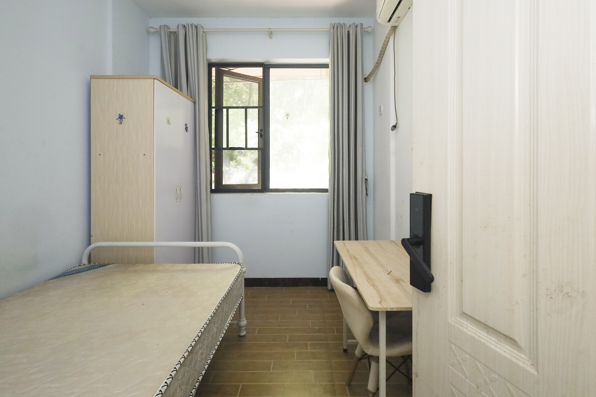 蓝光雍锦阁  3室2厅2卫    110.0万 蓝光雍锦阁  3室2厅2卫    110.0万卧室