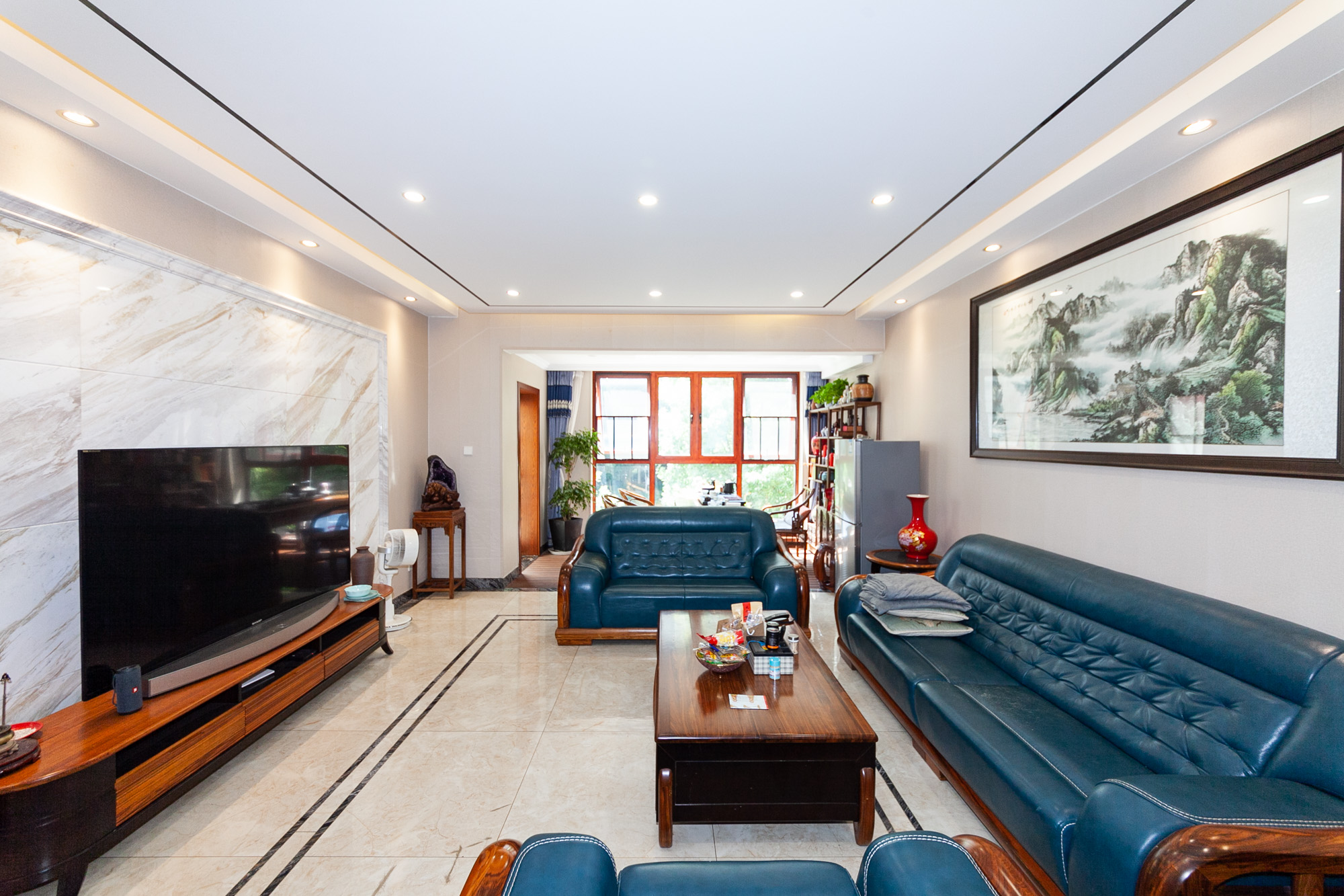 勤诚达新界 7室3厅2卫 216.0万 勤诚达新界 7室3厅2卫 216.0万客厅