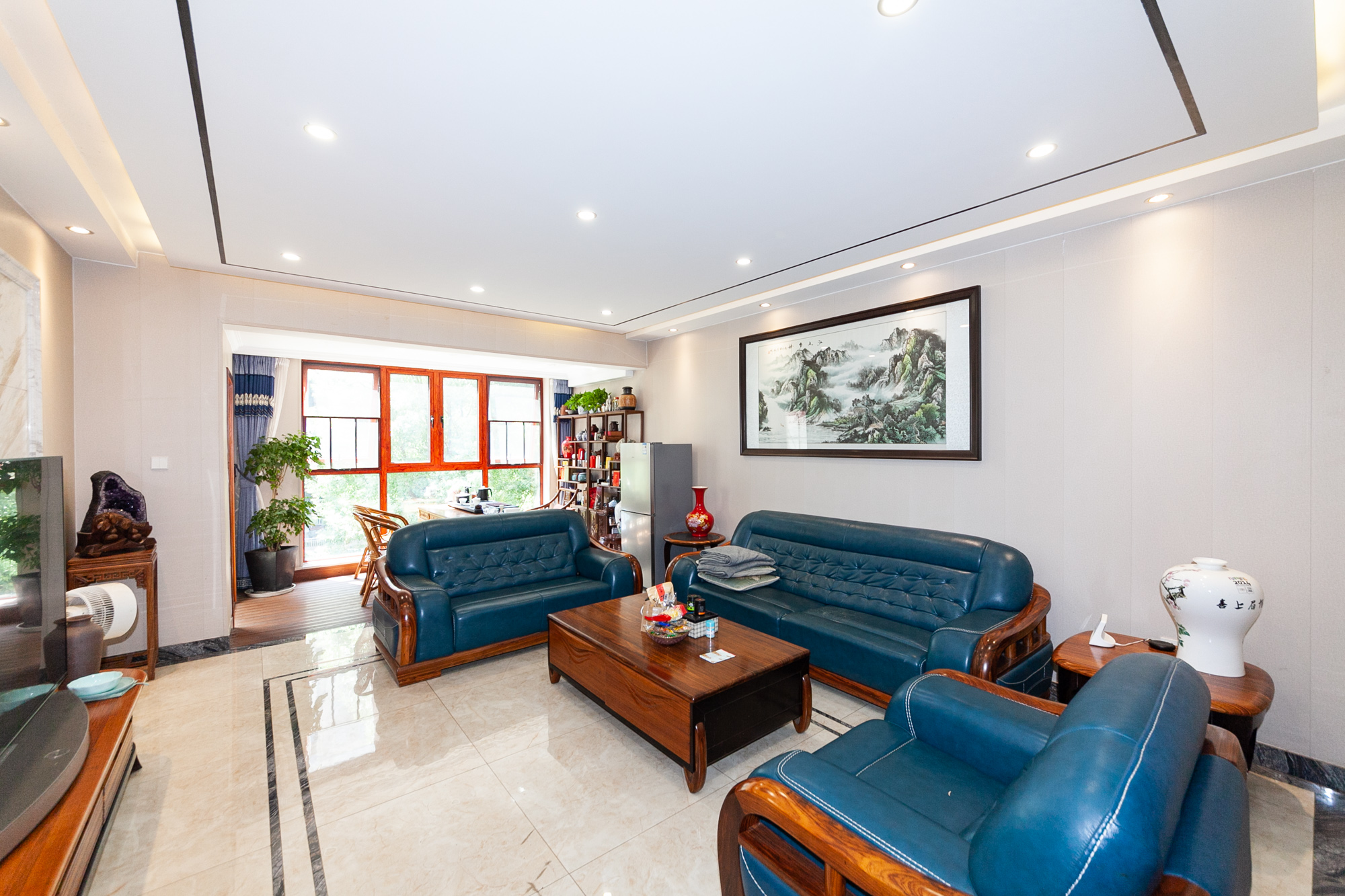 勤诚达新界 7室3厅2卫 216.0万 勤诚达新界 7室3厅2卫 216.0万客厅