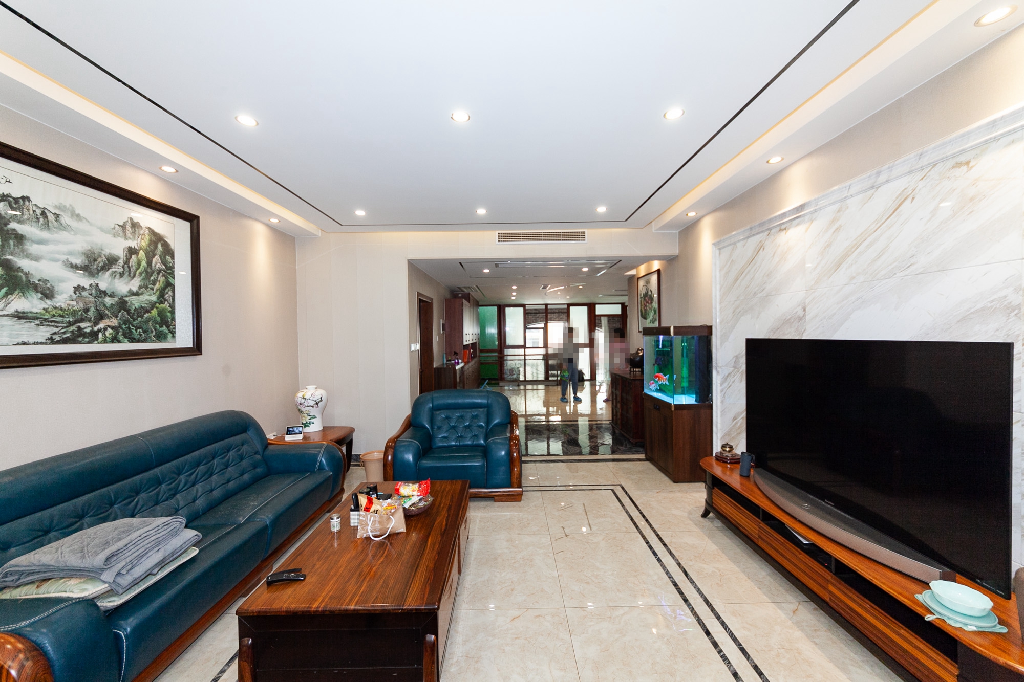 勤诚达新界 7室3厅2卫 216.0万 勤诚达新界 7室3厅2卫 216.0万客厅