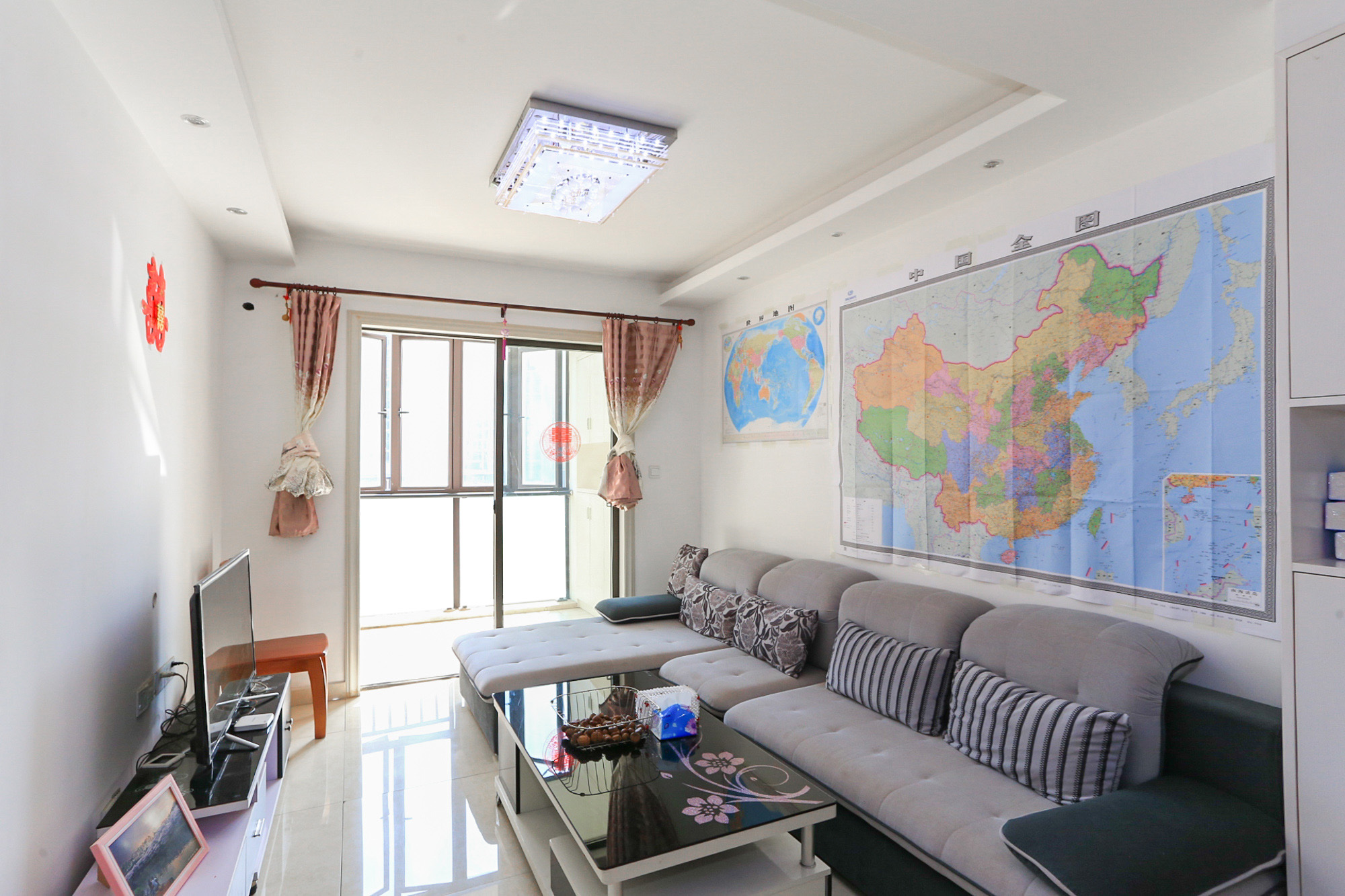 卓越蔚蓝海岸三期  2室1厅1卫    68.0万客厅