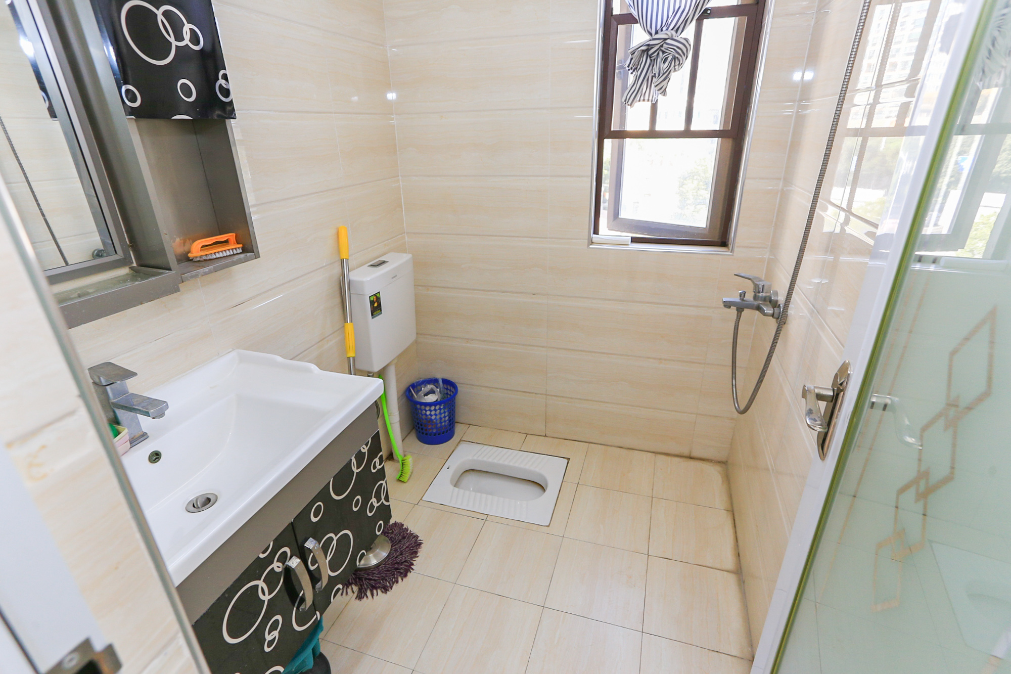 卓越蔚蓝海岸三期  2室1厅1卫    68.0万卫生间