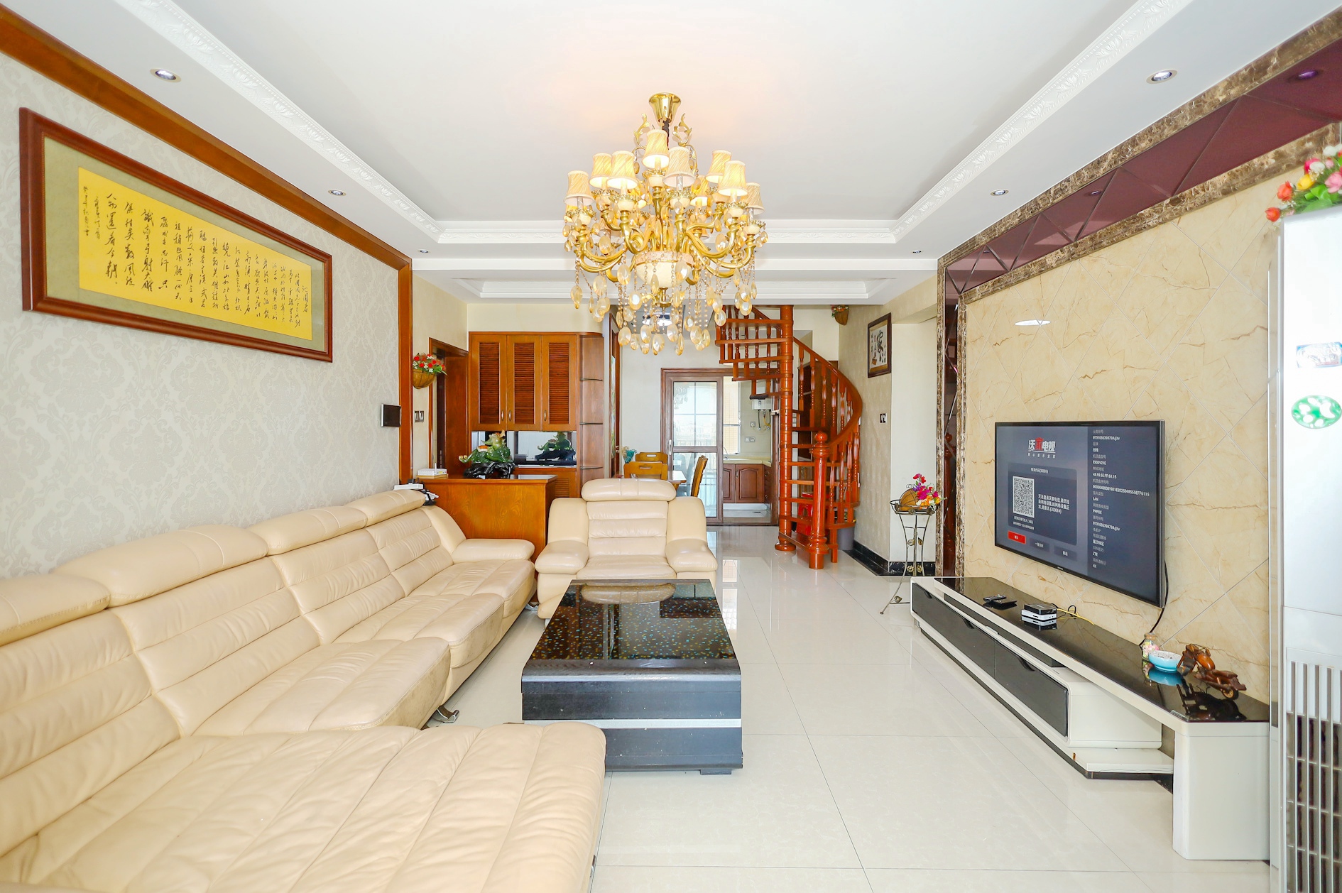 恒广国际景园一二区  3室2厅2卫    122.8万 恒广国际景园一二区  3室2厅2卫    122.8万客厅