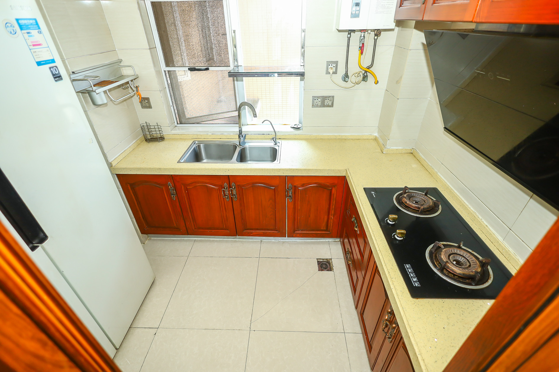 恒广国际景园一二区  3室2厅2卫    122.8万 恒广国际景园一二区  3室2厅2卫    122.8万厨房