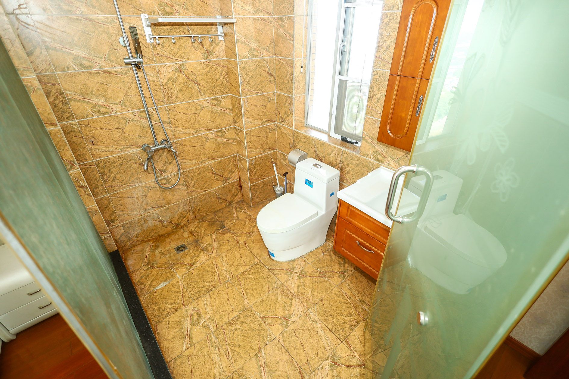 恒广国际景园一二区  3室2厅2卫    122.8万 恒广国际景园一二区  3室2厅2卫    122.8万卫生间