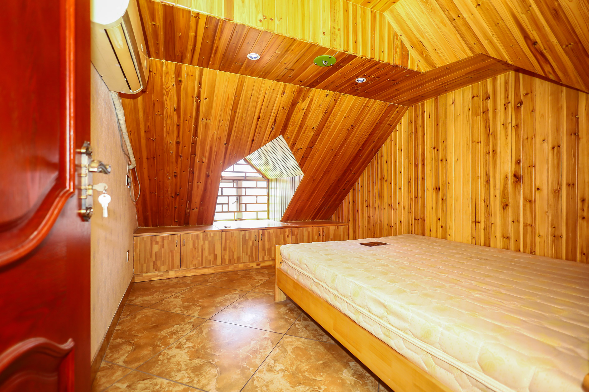 恒广国际景园一二区  3室2厅2卫    122.8万 恒广国际景园一二区  3室2厅2卫    122.8万卧室