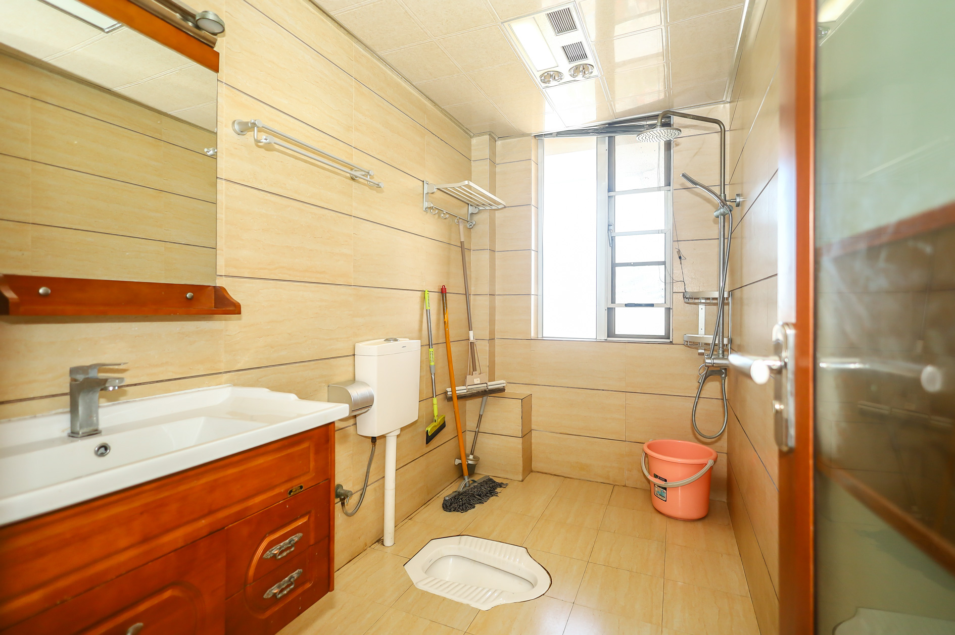 恒广国际景园一二区  3室2厅2卫    122.8万 恒广国际景园一二区  3室2厅2卫    122.8万卫生间