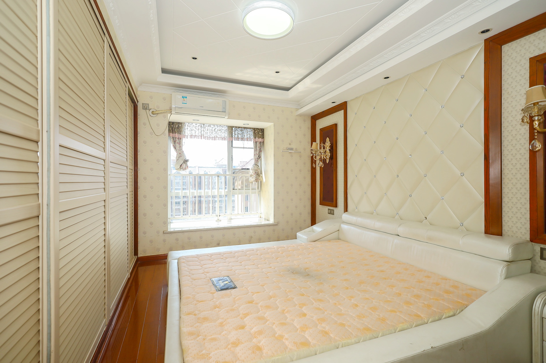 恒广国际景园一二区  3室2厅2卫    122.8万 恒广国际景园一二区  3室2厅2卫    122.8万卧室