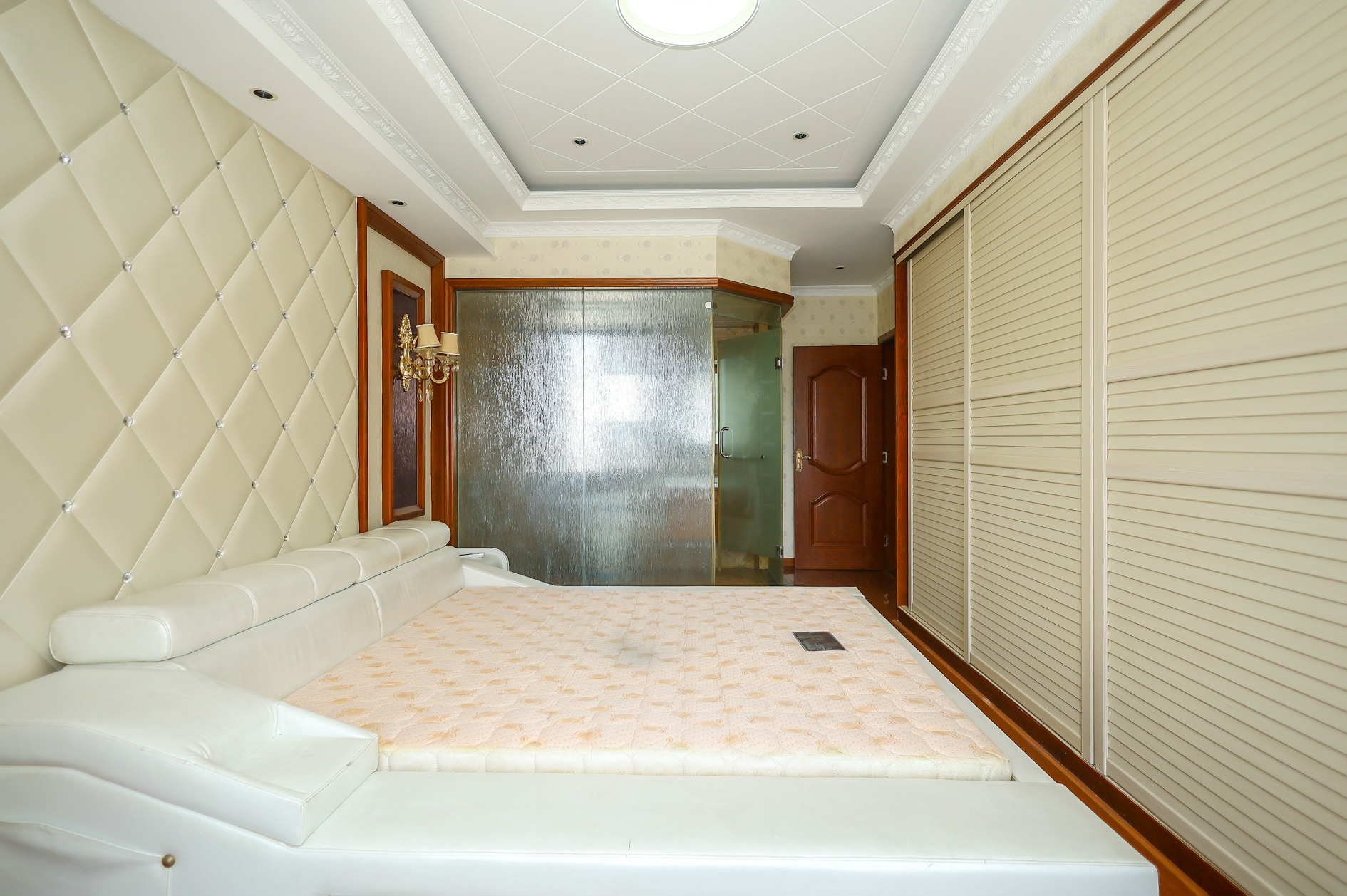 恒广国际景园一二区  3室2厅2卫    122.8万 恒广国际景园一二区  3室2厅2卫    122.8万卧室